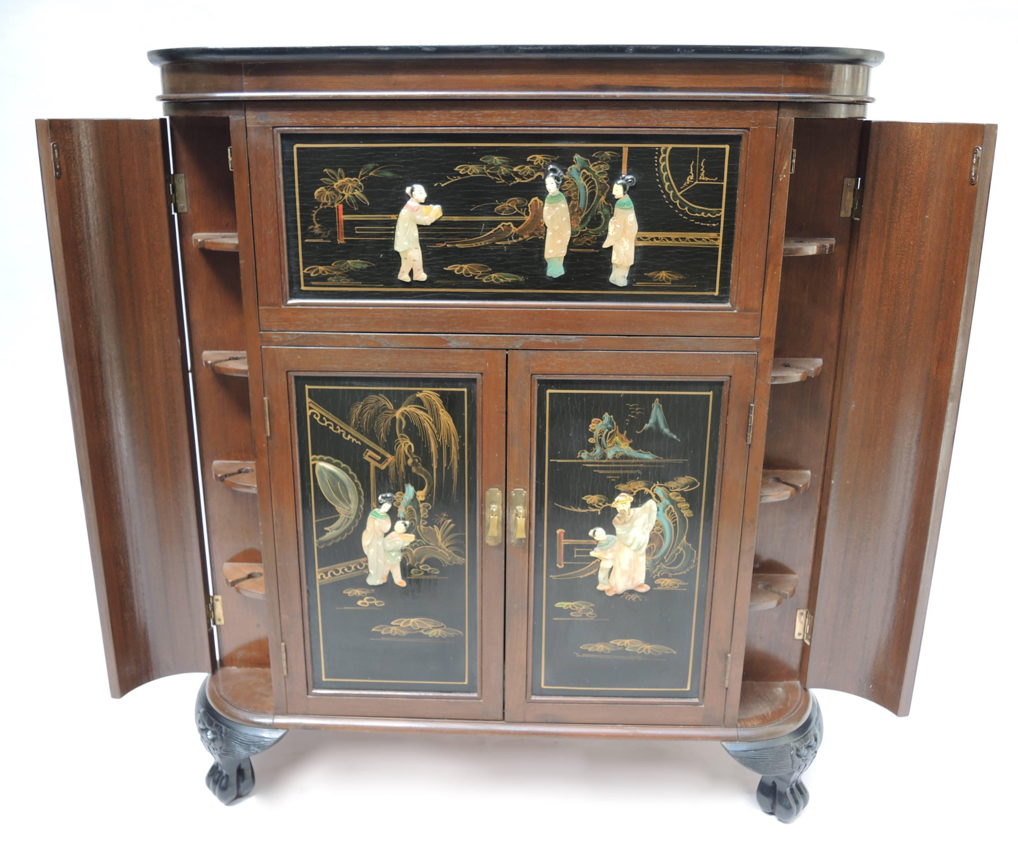 Midcentury Chinoiserie Decorated Bar- Buffet Cabinet In Good Condition For Sale In Antwerp, BE
