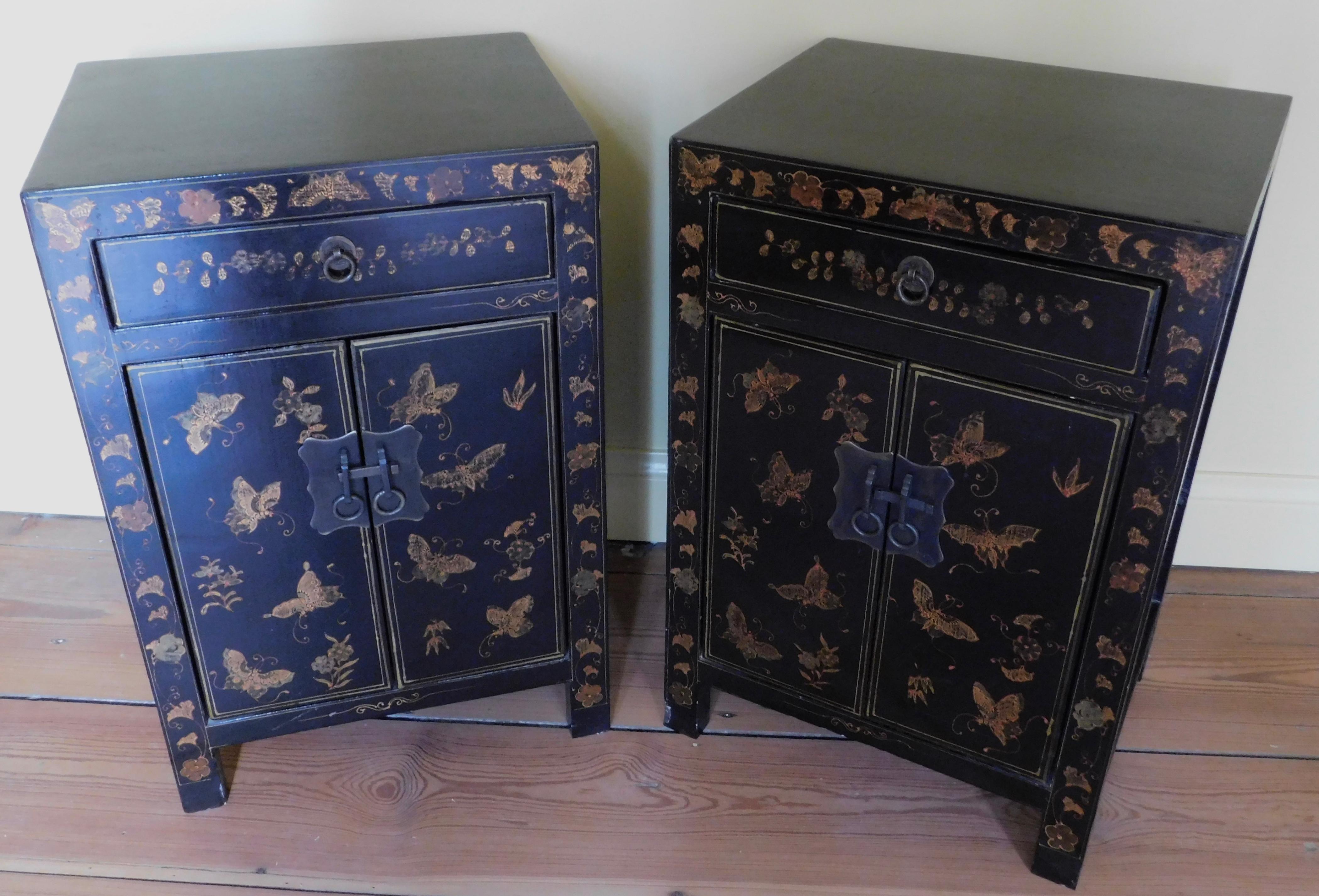 A pair of early 20th century Chinese black lacquer chinoiserie cabinets perfectly elegant in a traditional or modern décor.