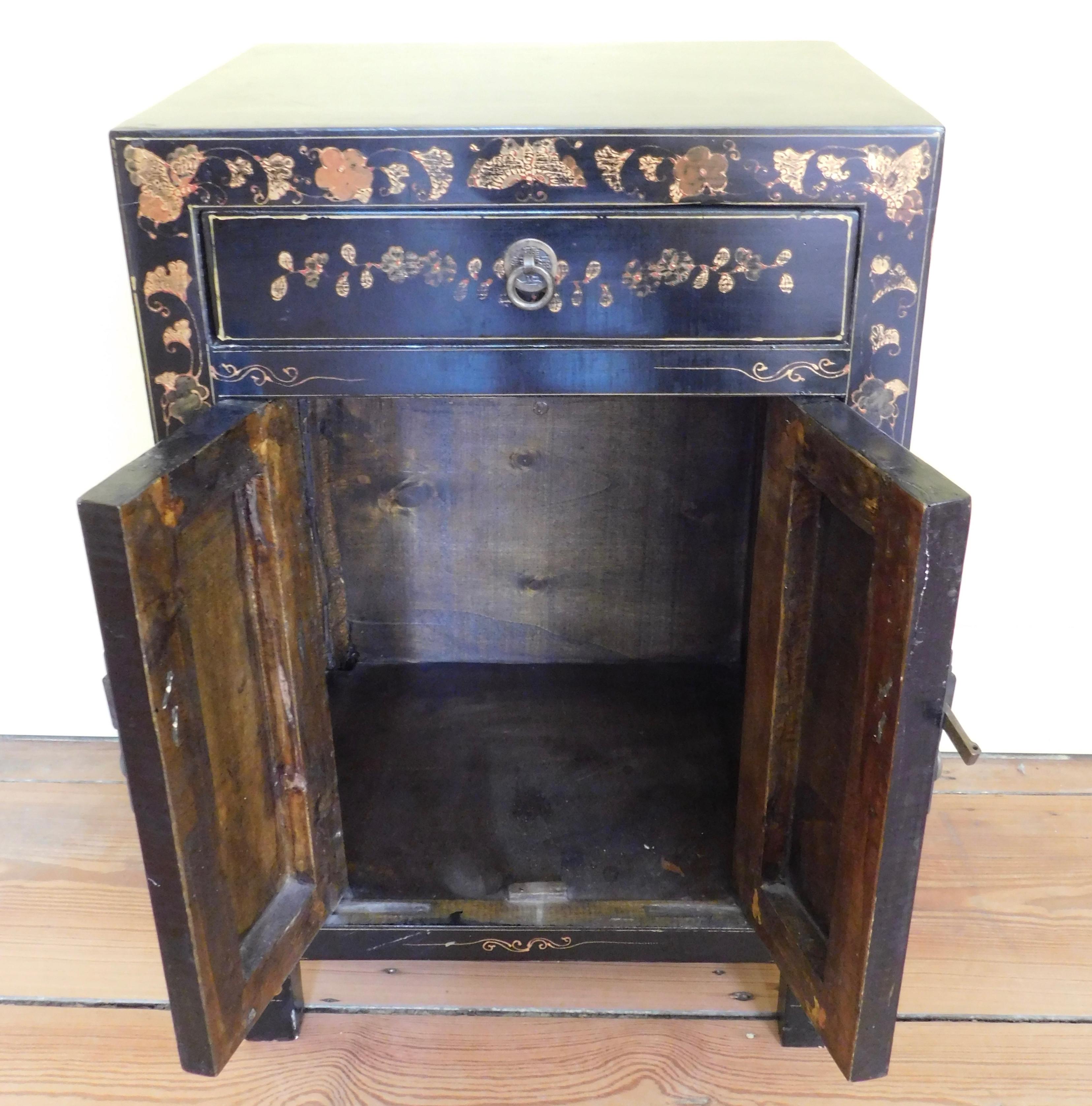 Pair of Chinese Black Lacquer Chinoiserie Bed Side Cabinets or Nightstands 3