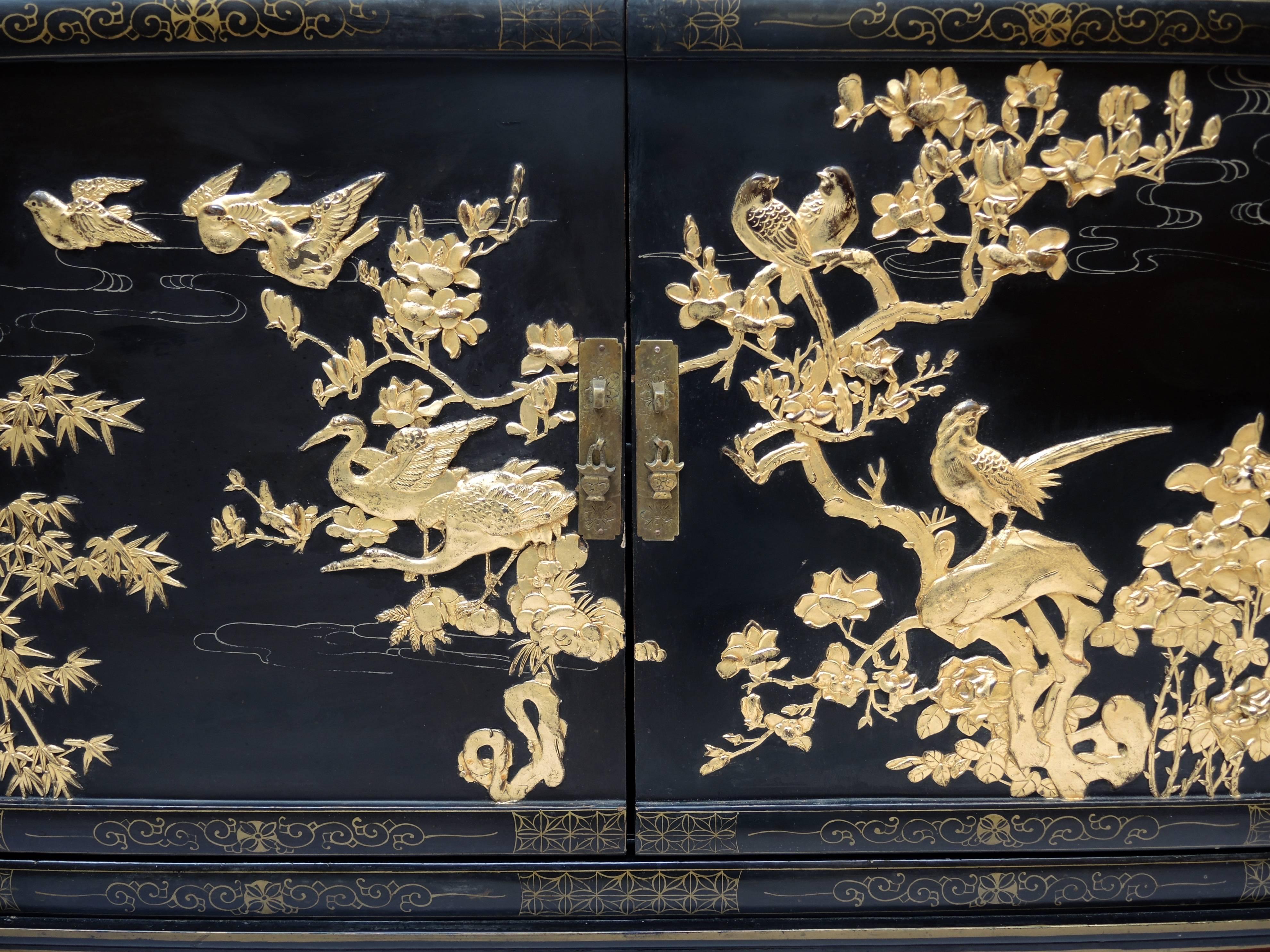 Vintage Black and Gold Lacquered Chinese Export Cabinet 3
