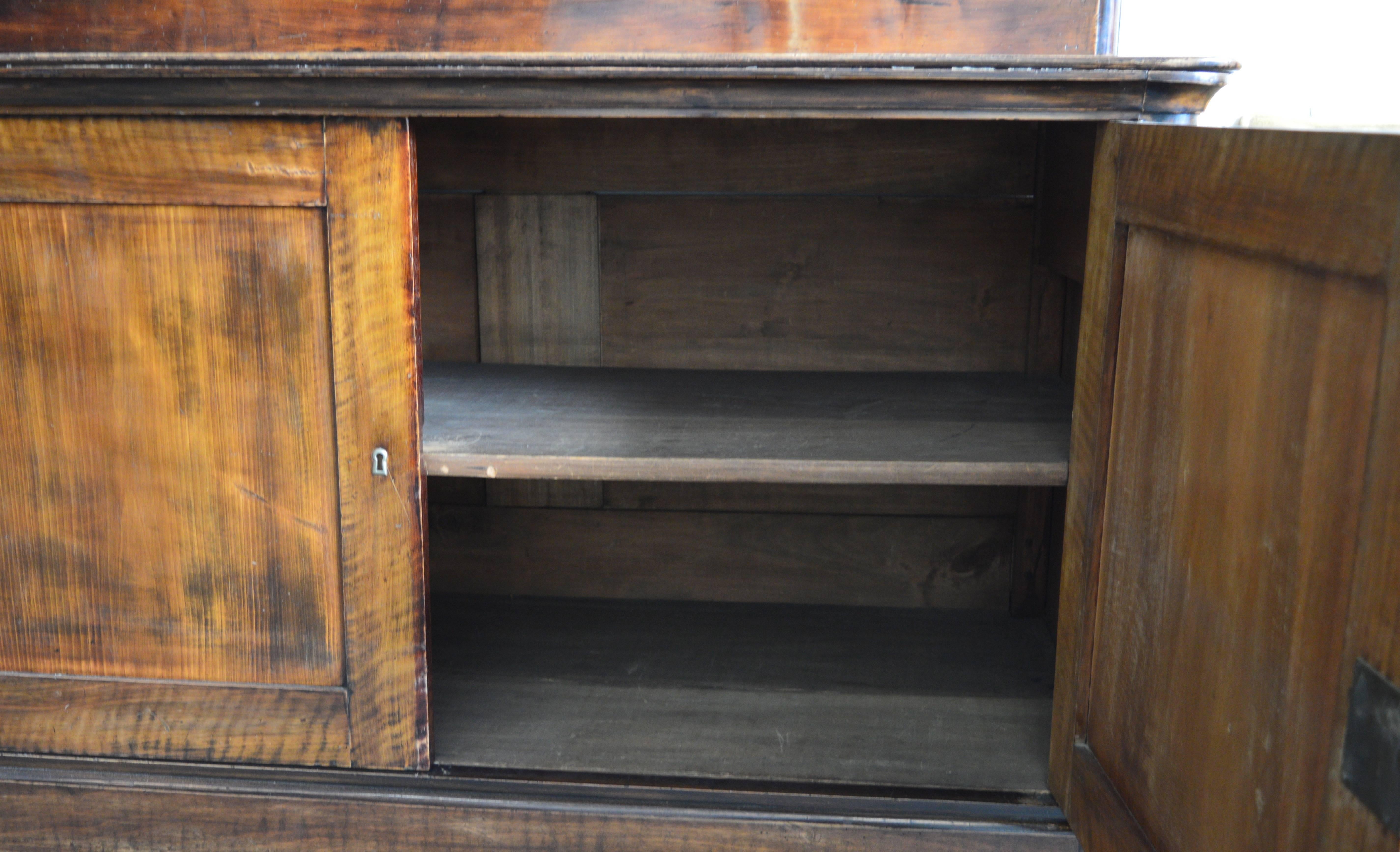 19th Century French Gothic Louis Philippe Mahogany Bookcase In Good Condition In Antwerp, BE