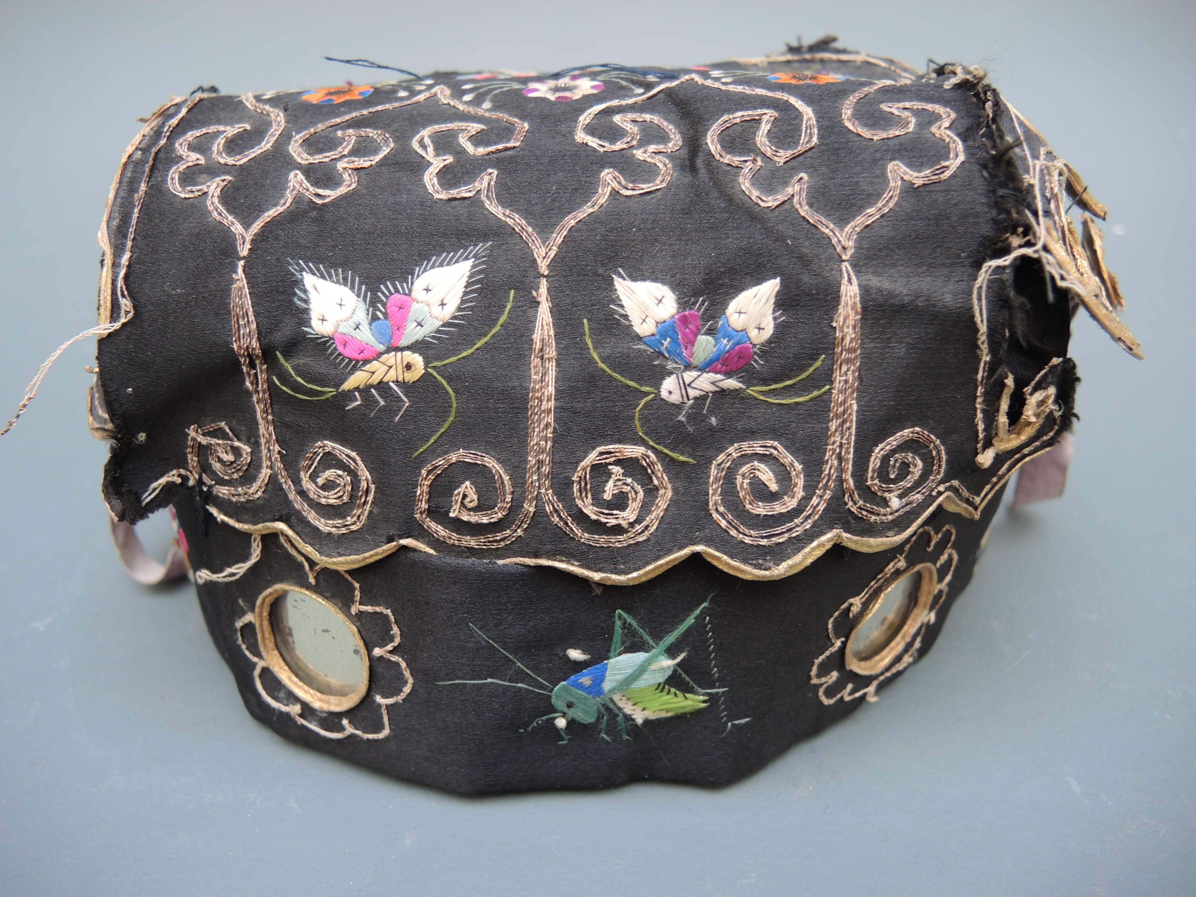 Three Antique Chinese Embroidered Silk Children's Festival Hats In Good Condition For Sale In Antwerp, BE
