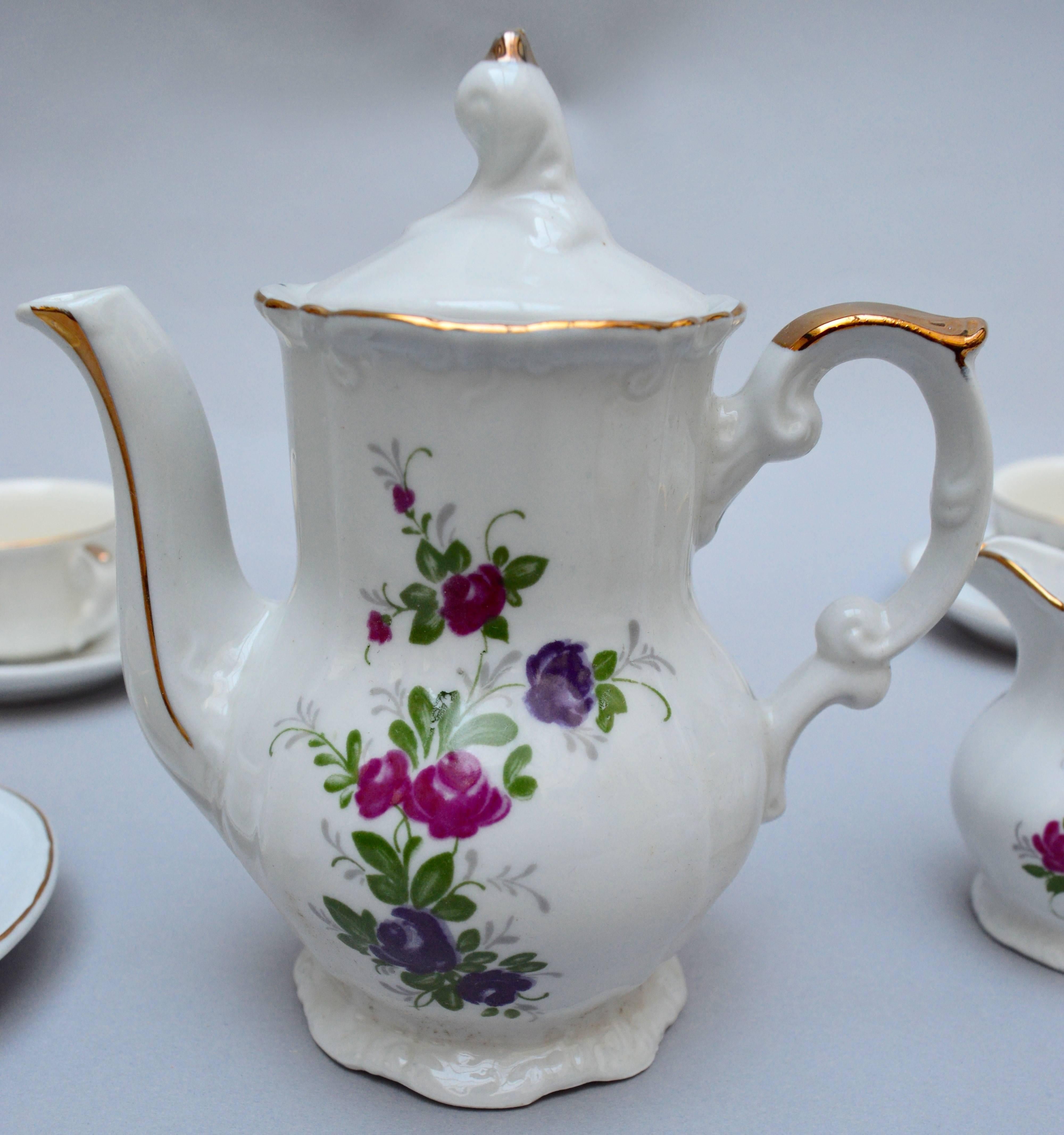 A child size French porcelain tea set in excellent condition,
Rare to find and so elegant for the Mademoiselle in your life.
11 piece set consist of:
One tea pot with lid.
One creamer.
One sugar pot with lid.
Four tea cups.
Four saucers.
the