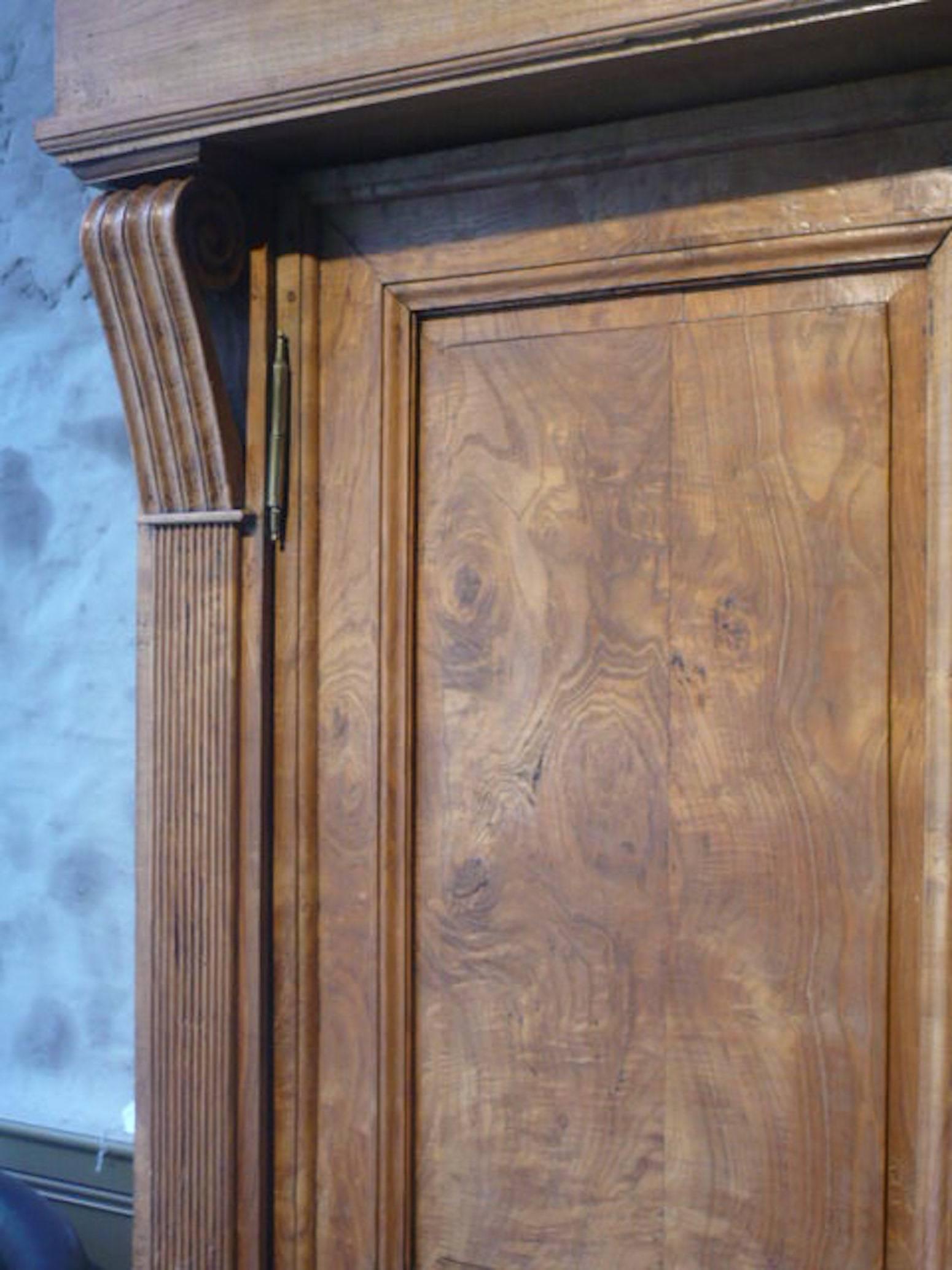 19th Century German Carpathian Burl Elm Cabinet or Armoire In Good Condition In Antwerp, BE