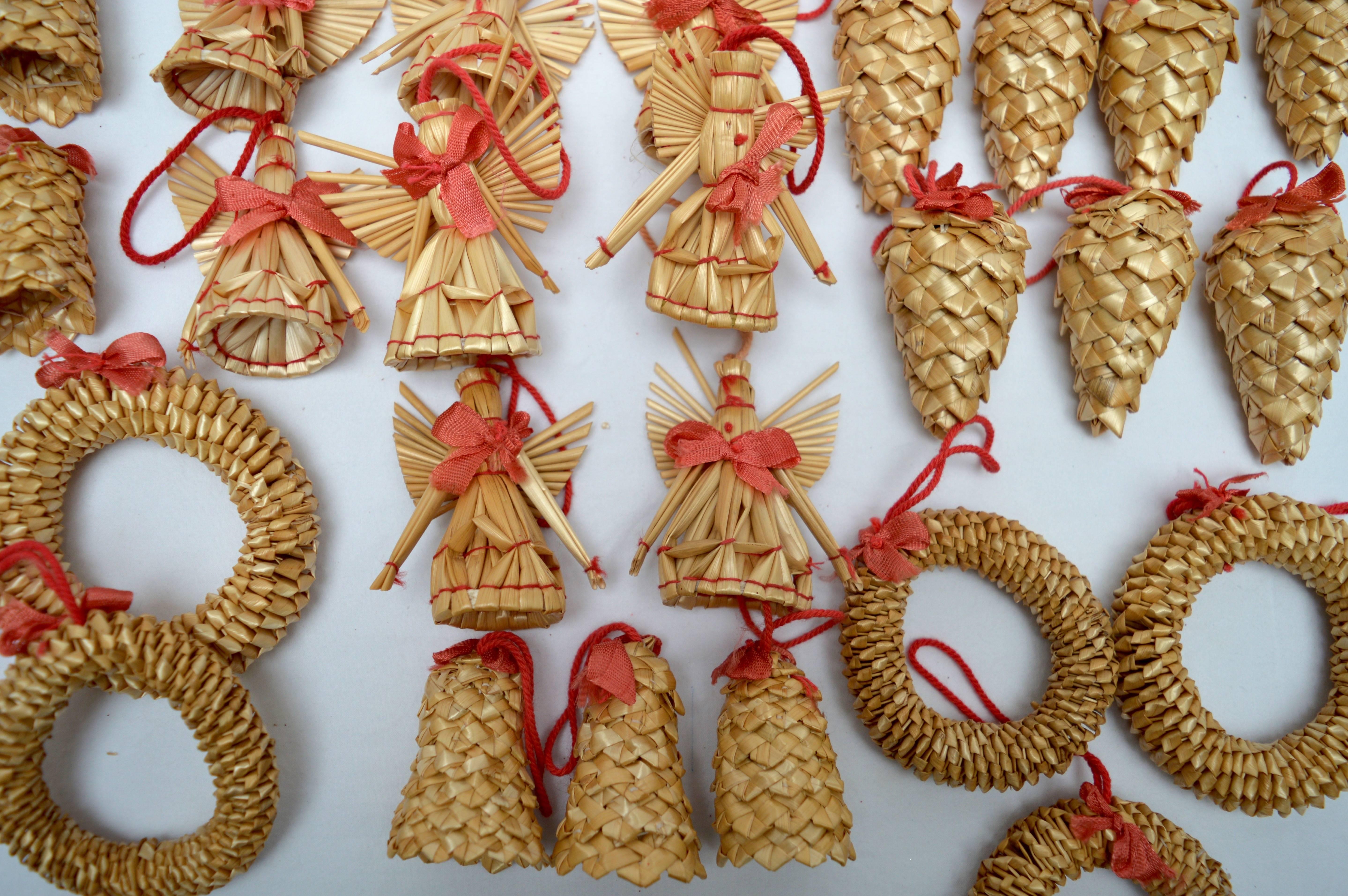 A collection of 37 vintage Swedish handwoven straw Christmas ornaments. Mid-20th century and all in excellent condition.
12 bells.
5 wreaths.
10 pinecones.
10 angels.