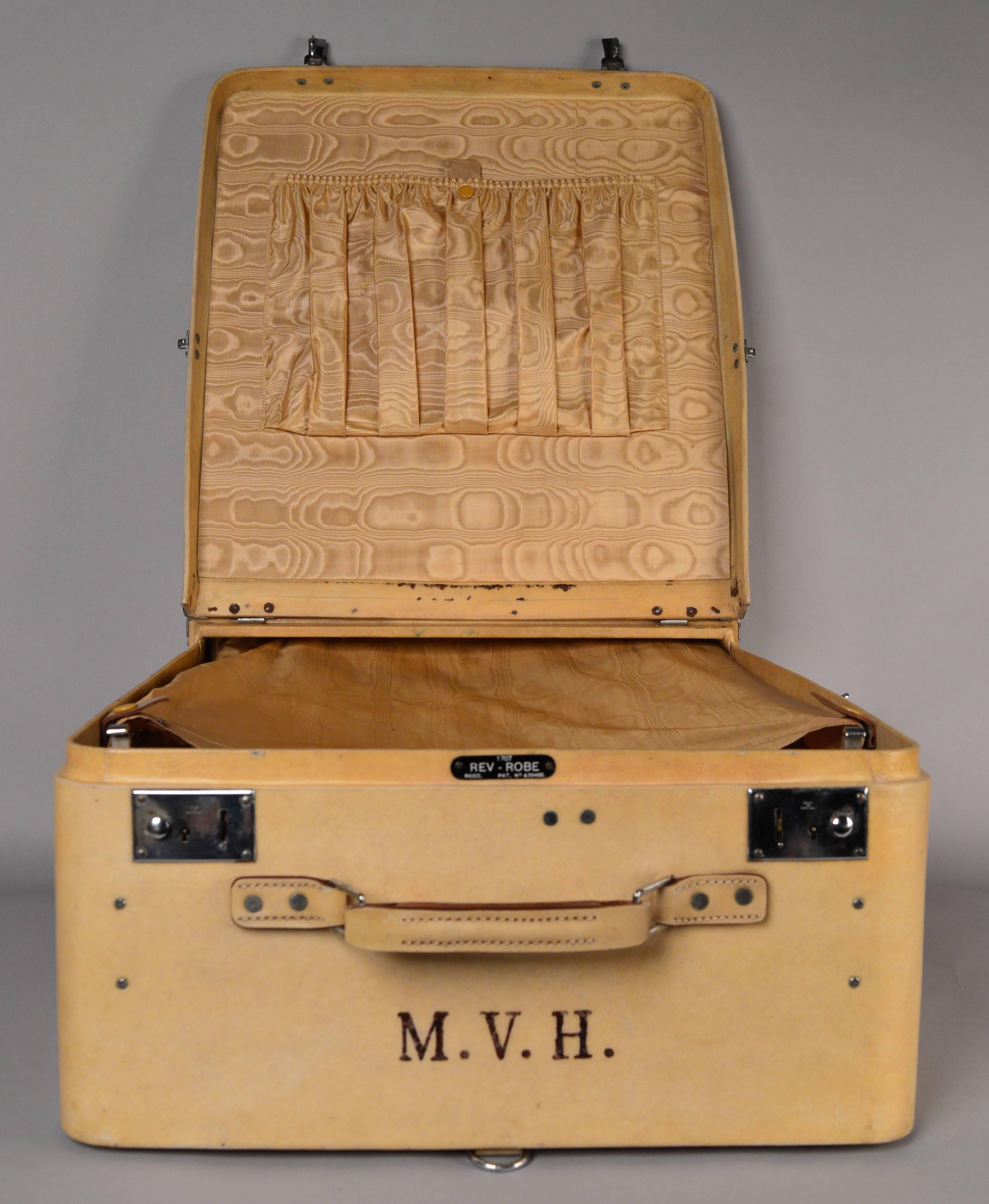 Circa 1950 English Vellum Wardrobe Suitcase Made by Revelation Robe In Good Condition In Antwerp, BE