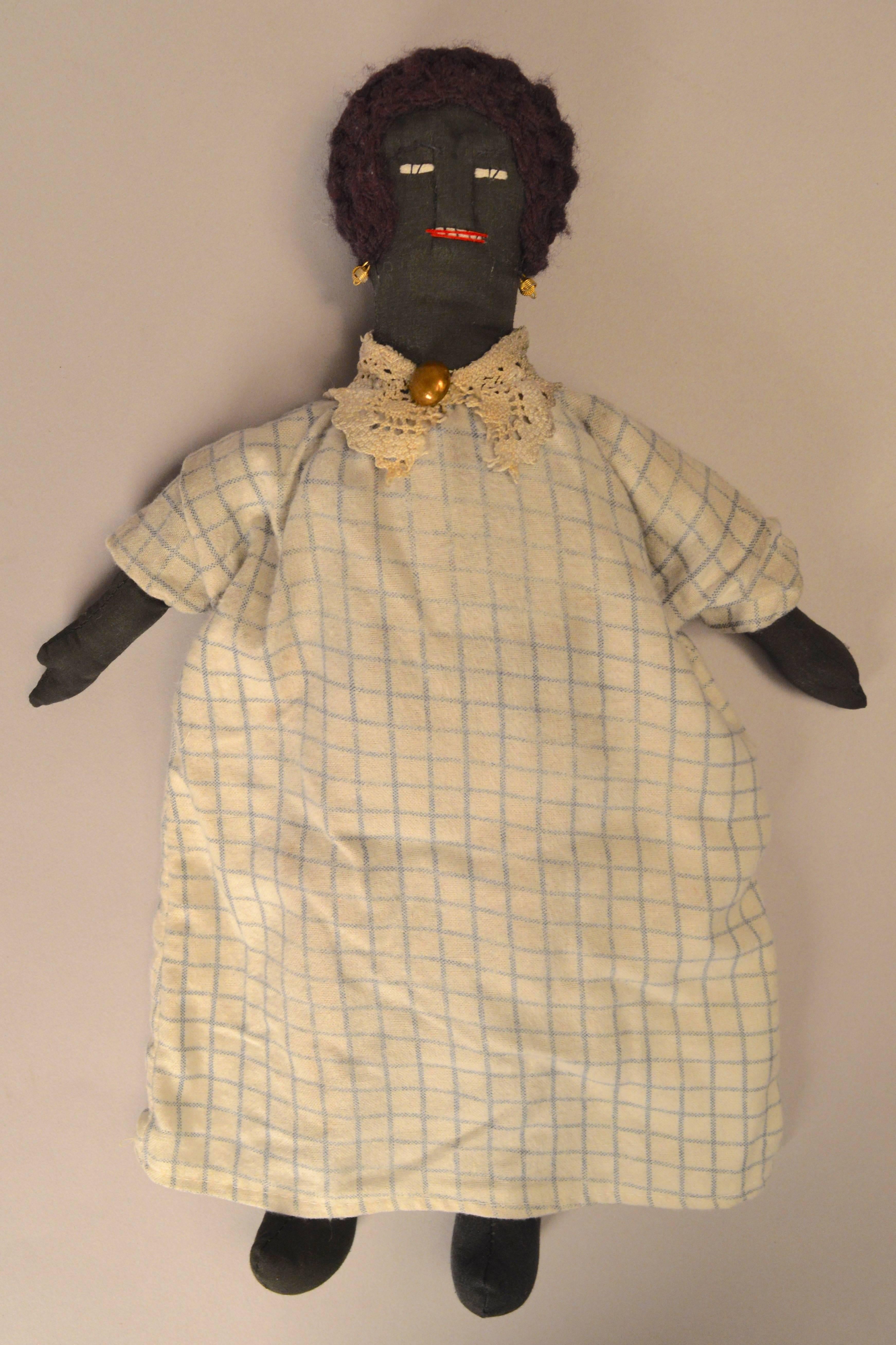 Rare American southern hand made black cloth doll. Crochet afro style hair, embroidered facial features and small knot golden metal earrings.
Her dress is cotton flannel with a hand crochet collar .
