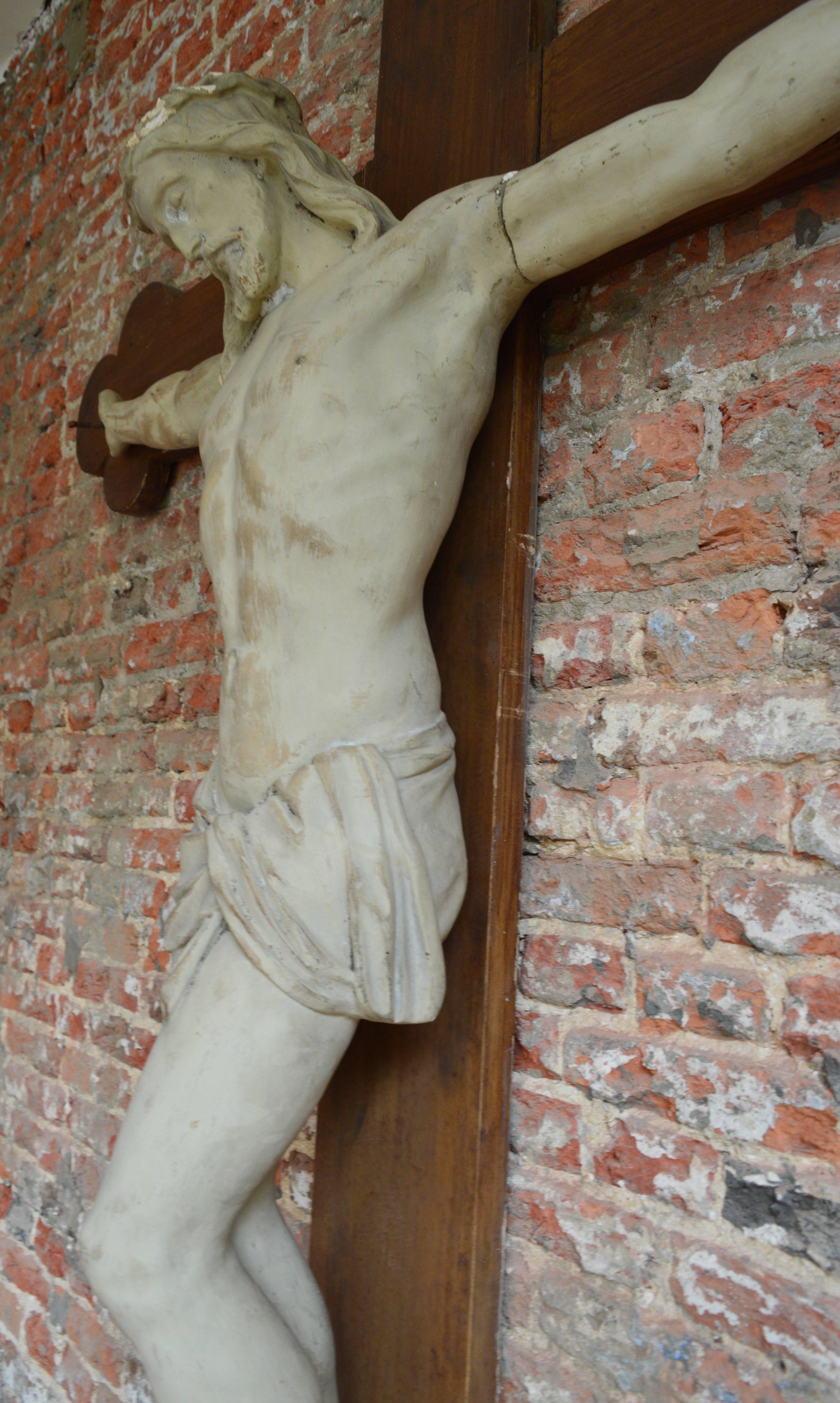 Over 6' Tall 19th Century Flemish Crucifix  In Good Condition For Sale In Antwerp, BE