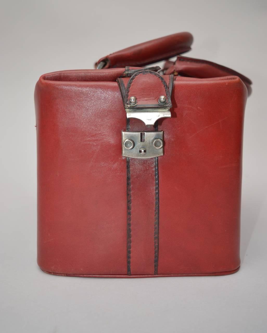 Vintage Italian Red Leather Satchel or Doctors Bag In Good Condition In Antwerp, BE