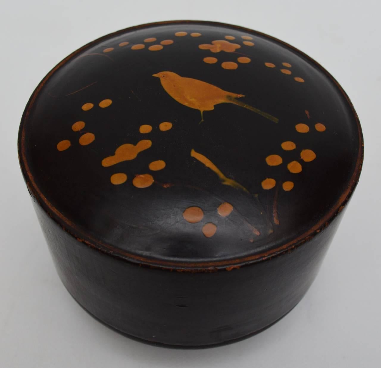 Beautiful old Japanese lacquered box containing a group of five nesting dishes for sauce.