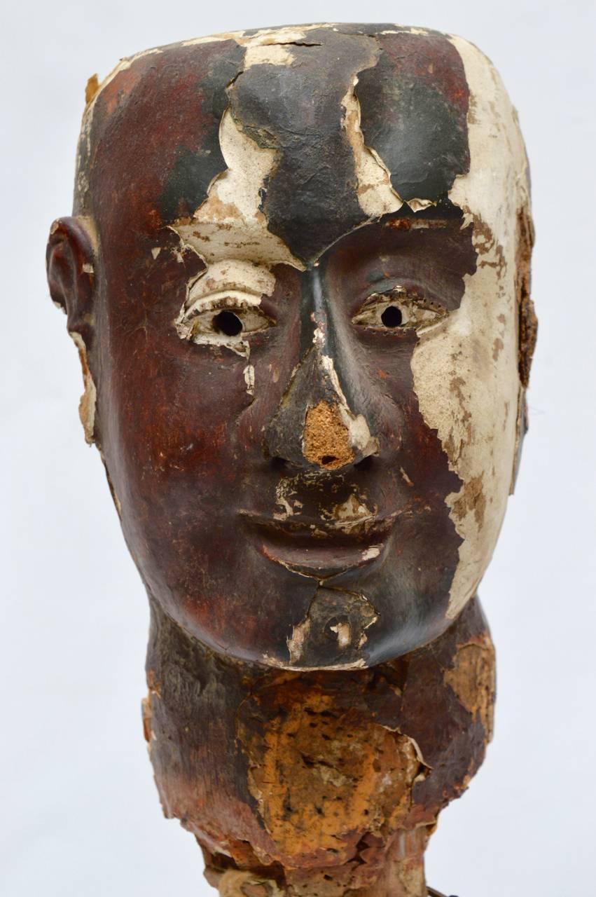 Folk Art Wood and Gesso Painted Head, Early 19th Century In Distressed Condition For Sale In Antwerp, BE