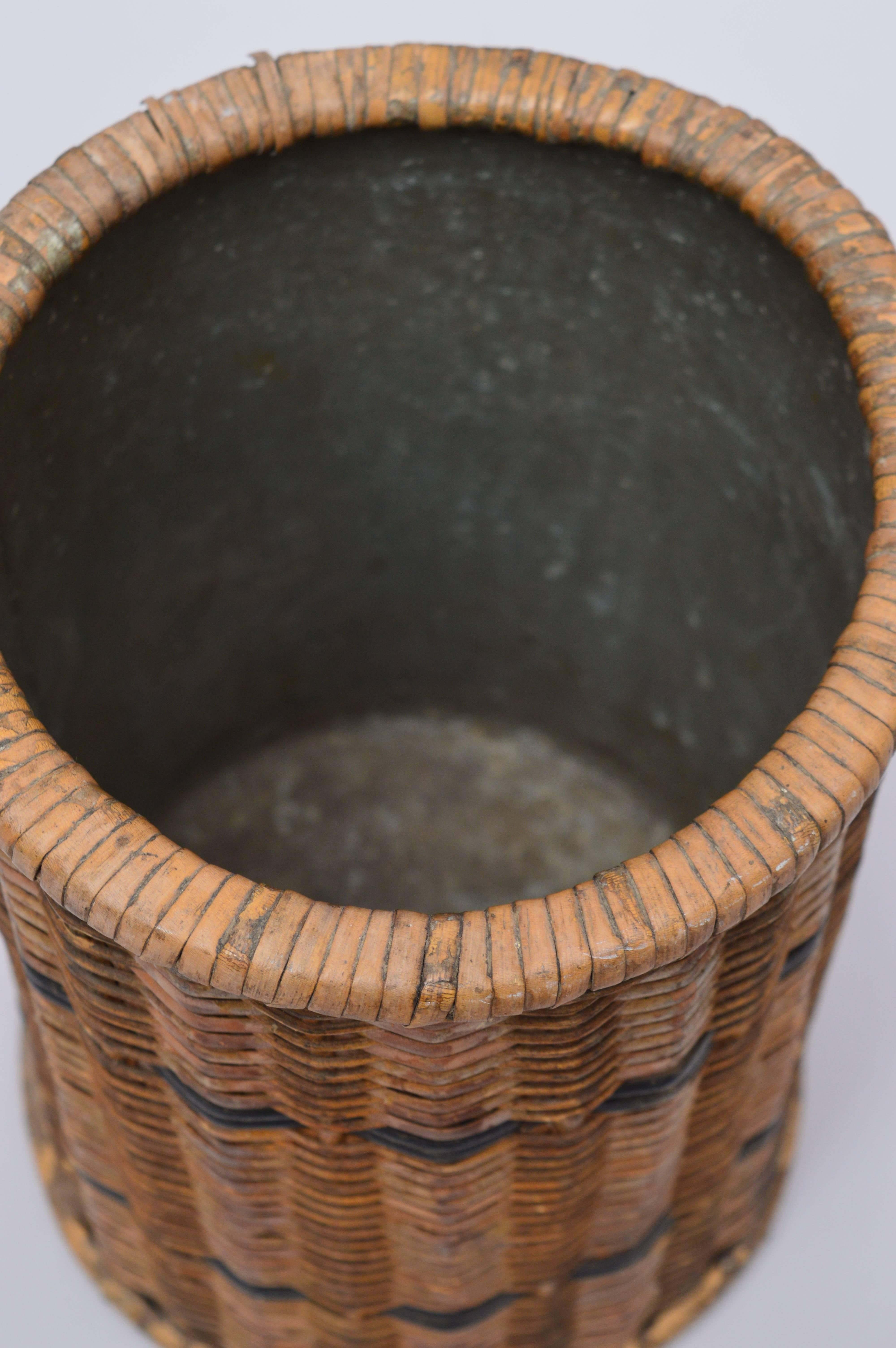 French Tin Lined Rattan Trash Can, circa 1930 In Good Condition In Antwerp, BE