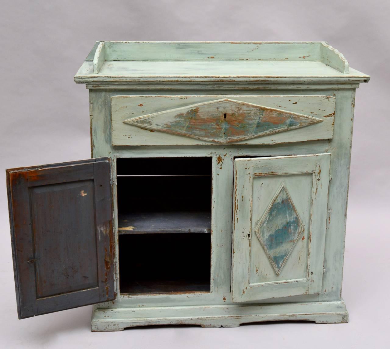 19th Century Swedish Gustavian Country Buffet in Blue and Grey Paint In Good Condition For Sale In Antwerp, BE