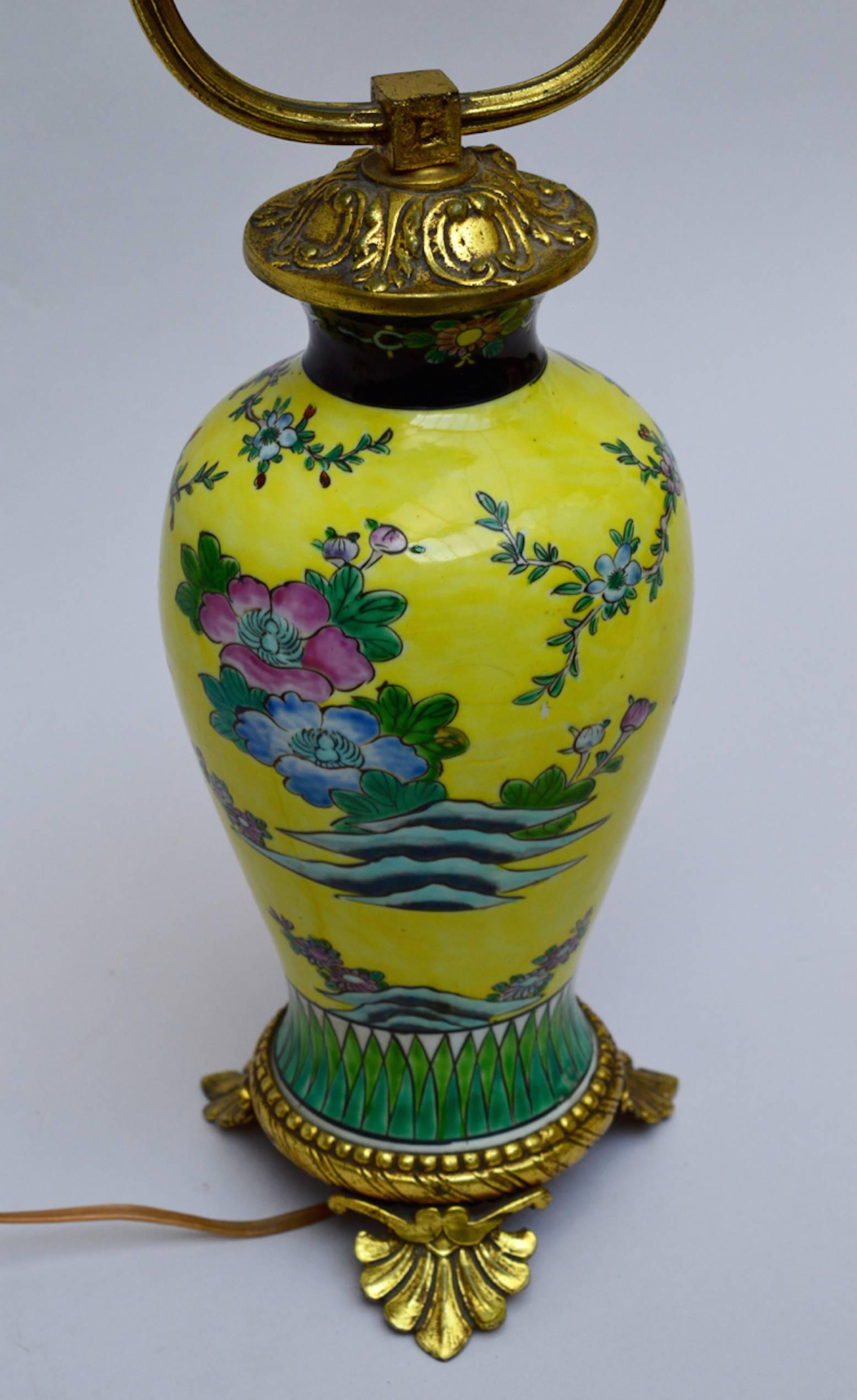 French Yellow Chinese Export  Vase Converted into a Lamp with Bronze Mounts In Good Condition In Antwerp, BE