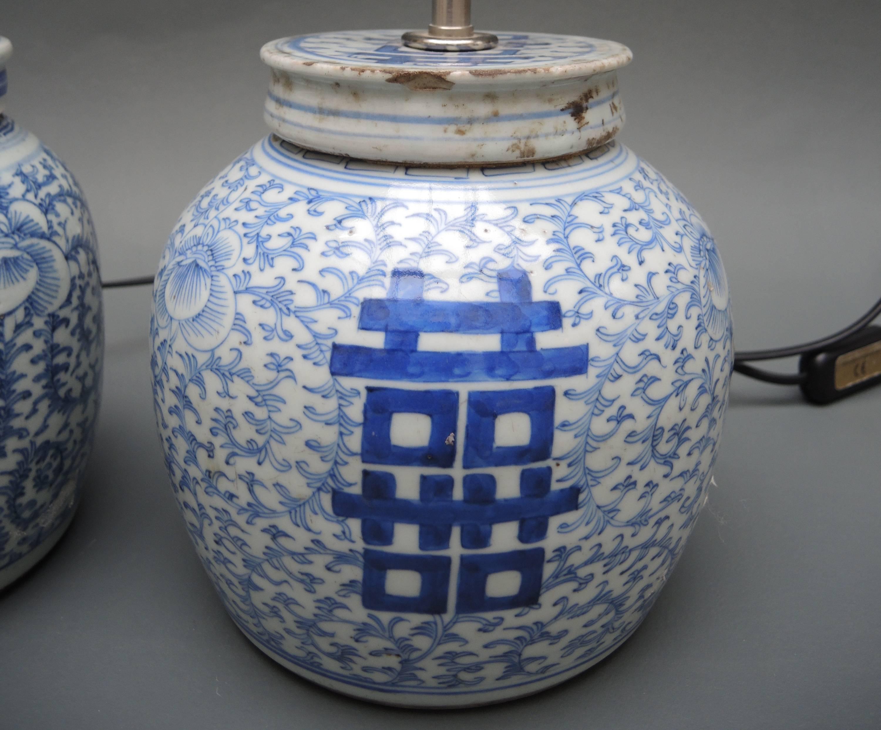 Pair of Antique Chinese Blue and White Porcelain Ginger Jar Lamps In Good Condition In Antwerp, BE