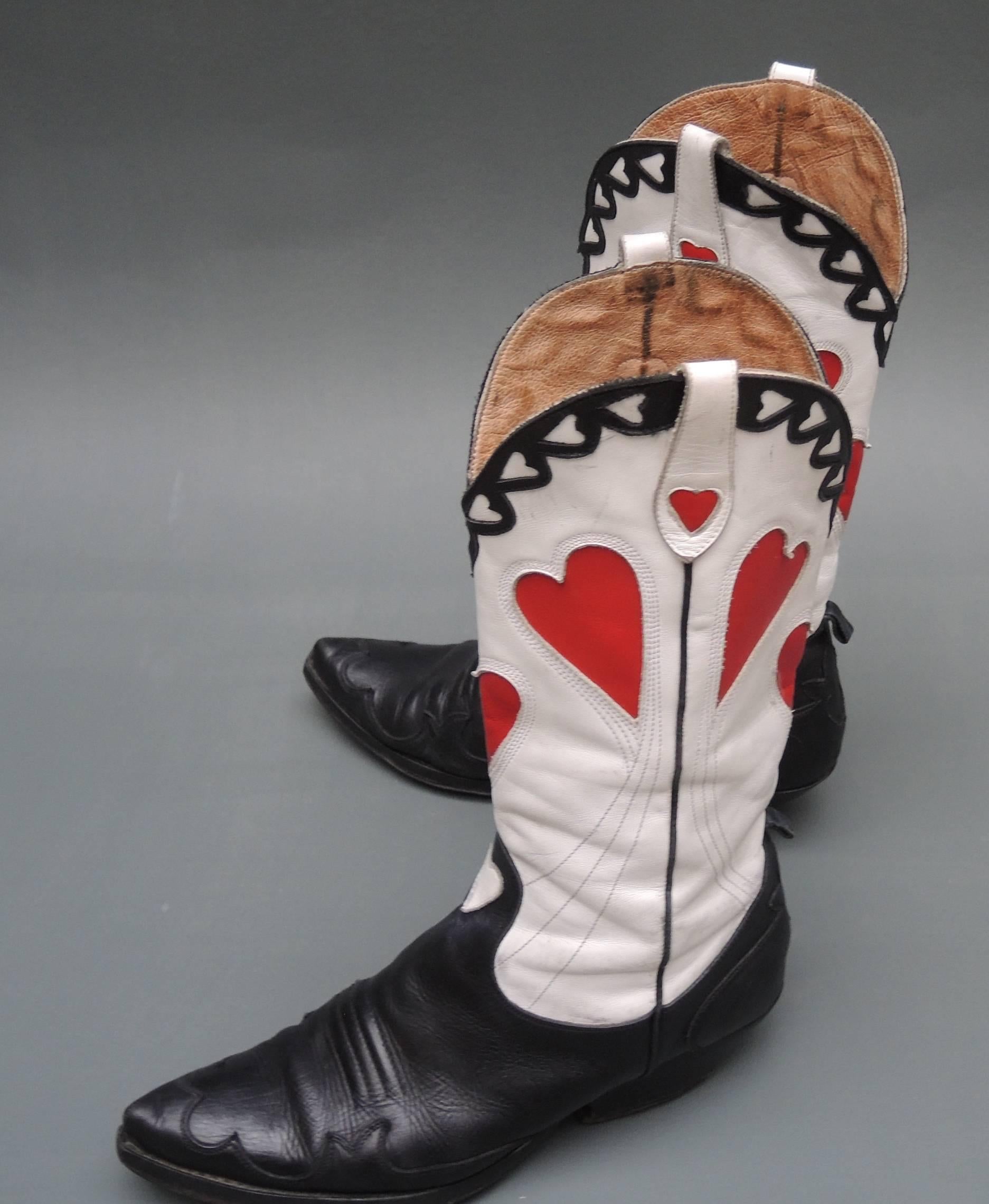 Pair of Vintage Leather Cowboy Boots Stitched and Inset with Red Heart Designs In Good Condition In Antwerp, BE