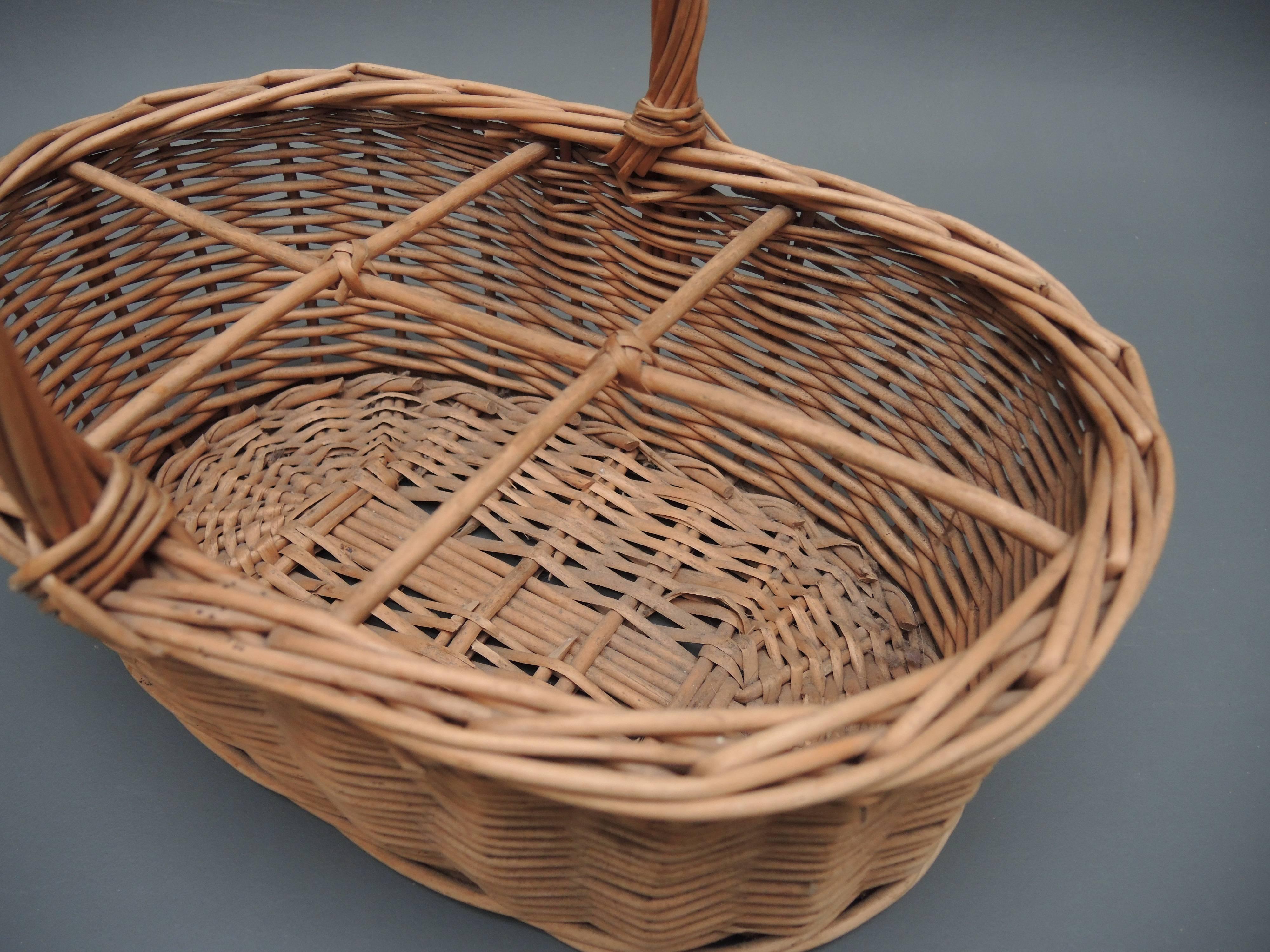 basket for wine bottles
