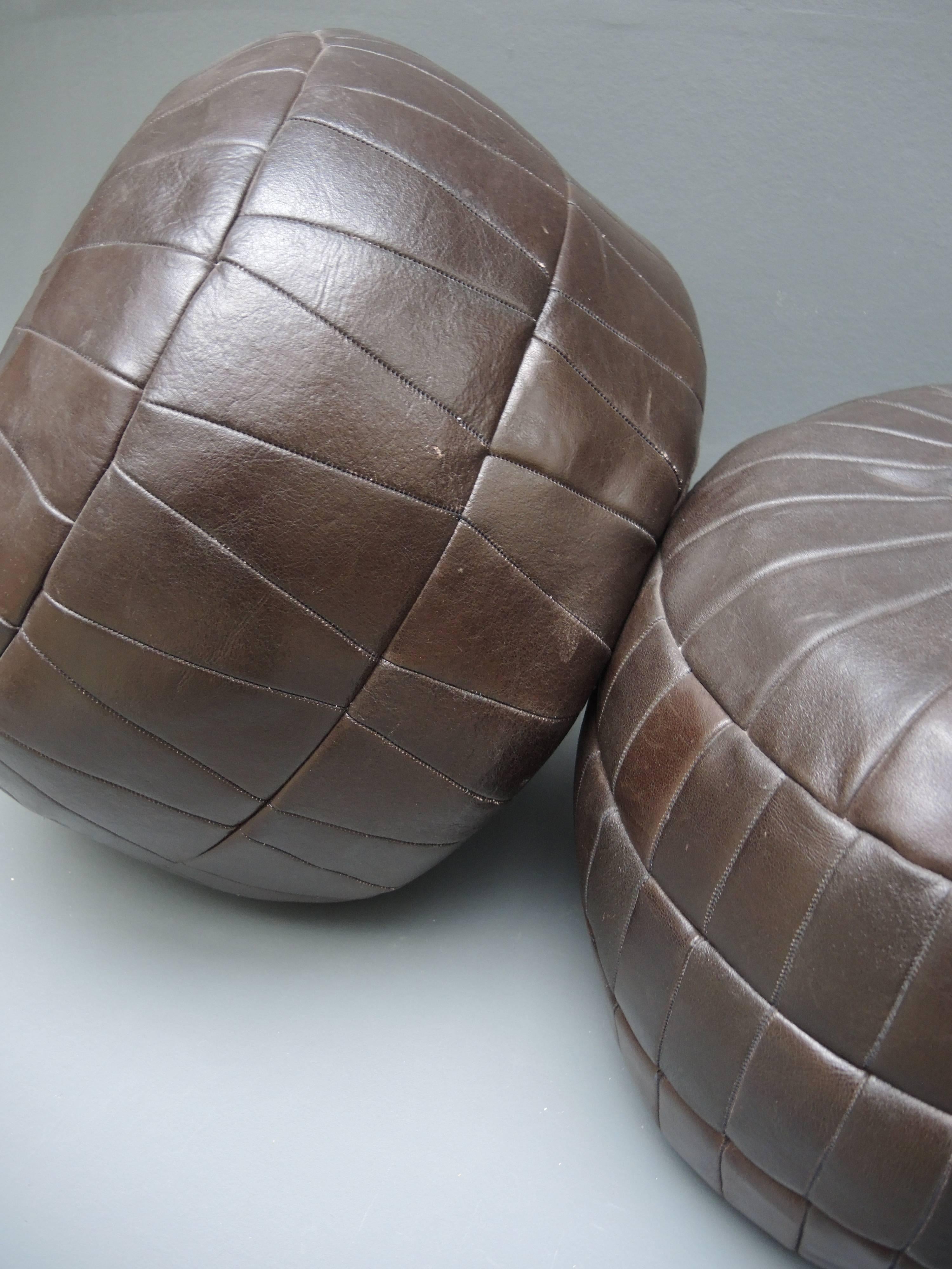 Pair of 1960's Vintage Chocolate Brown Leather Ottomans In Good Condition In Antwerp, BE