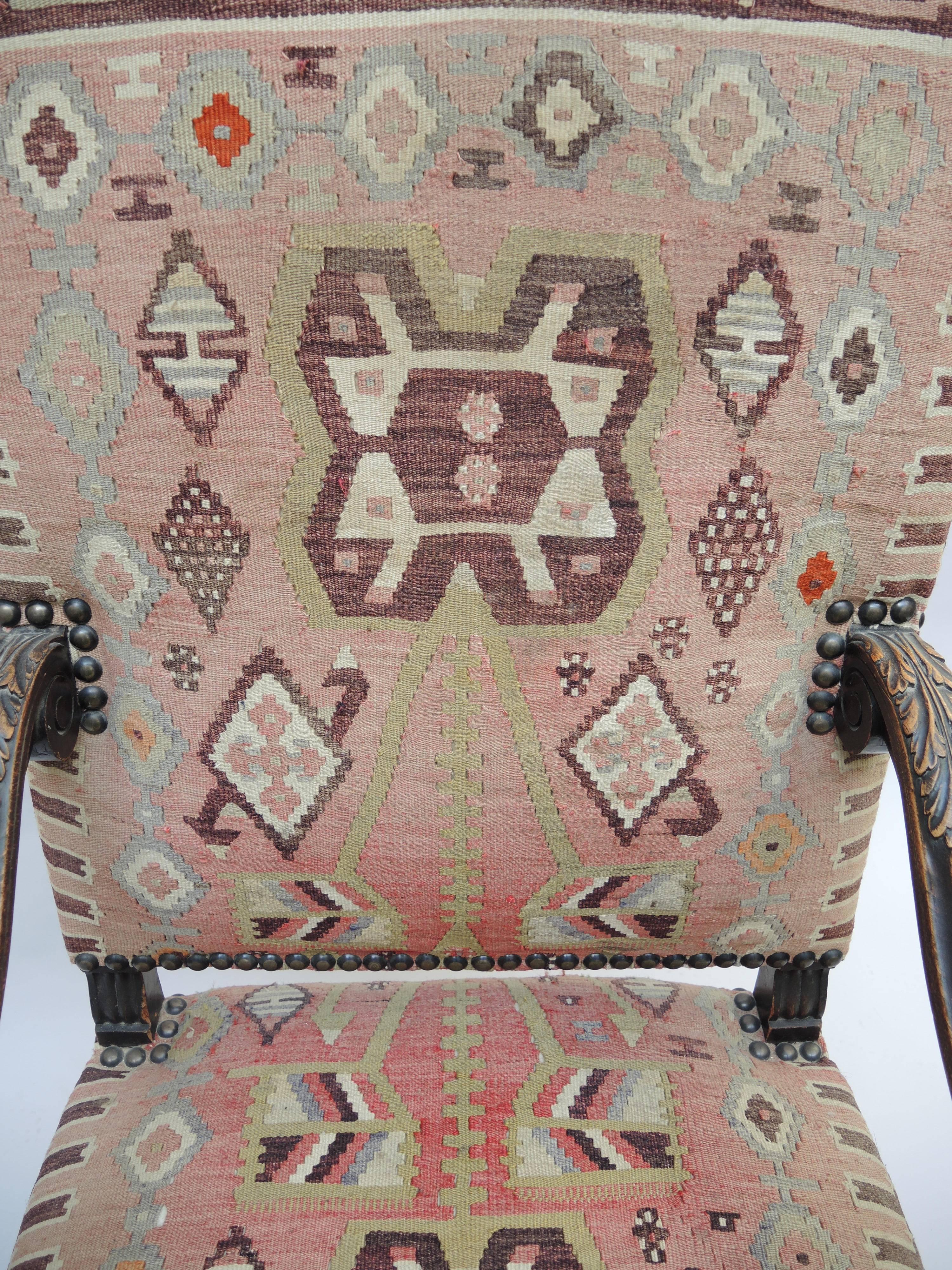 19th Century French Louis XIV French Armchair Upholstered in Kilim Carpet In Good Condition For Sale In Antwerp, BE
