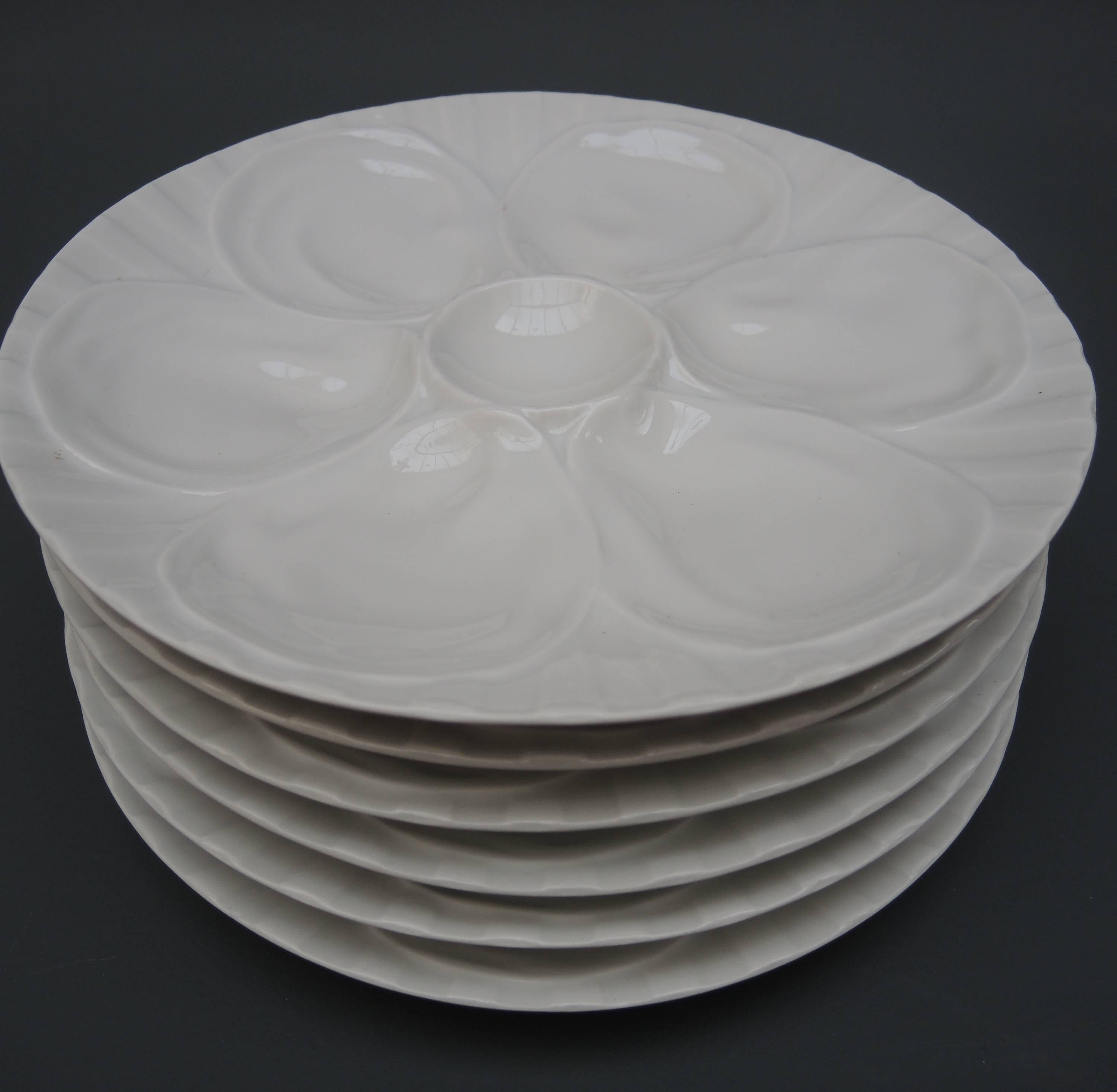 A set of six French white porcelain oyster plates made by Pillivuyt.
In excellent condition and in the original basket.