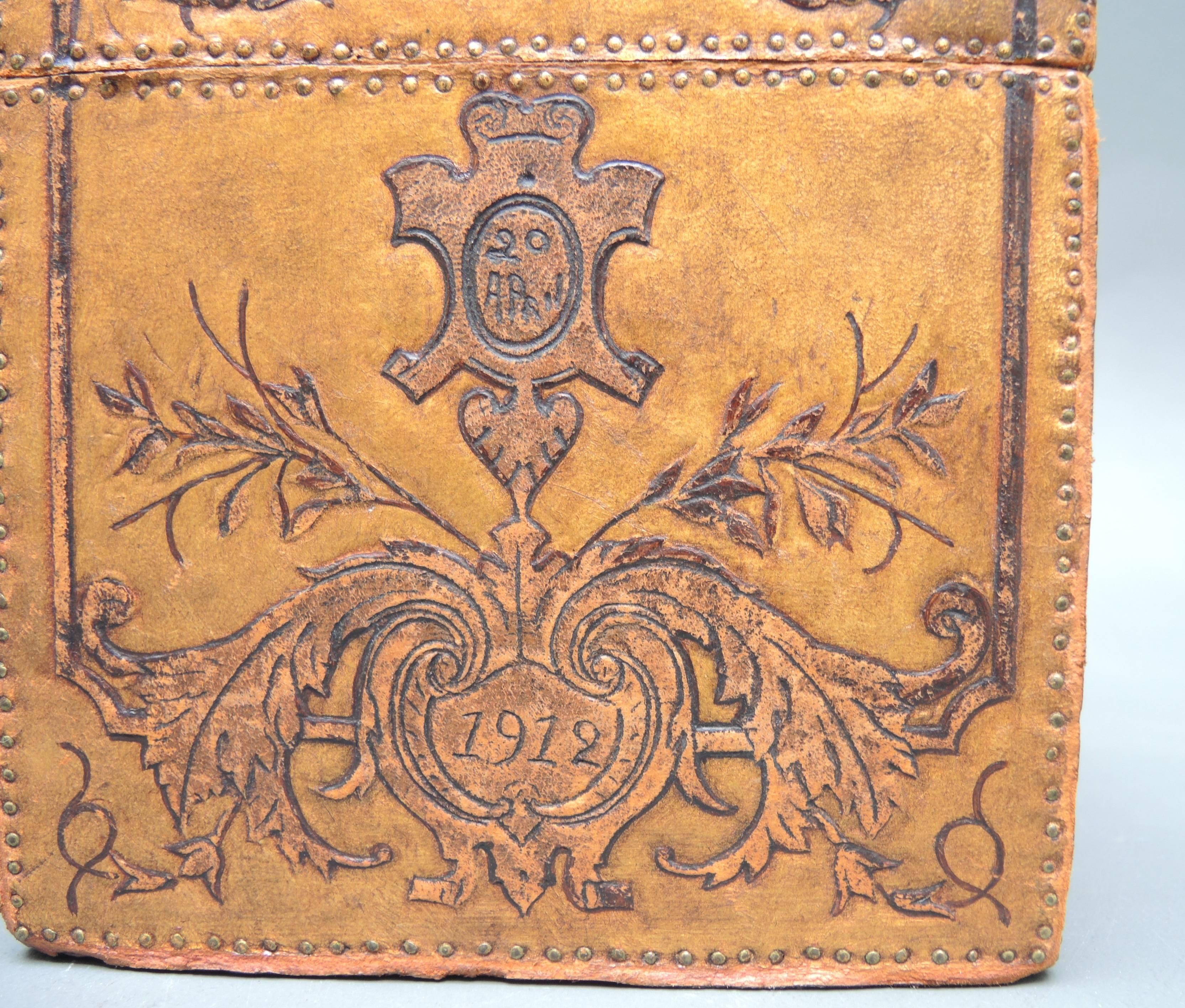 Belgian Art Nouveau Gilt and Painted Embossed Leather Box Dated 1912 In Good Condition In Antwerp, BE