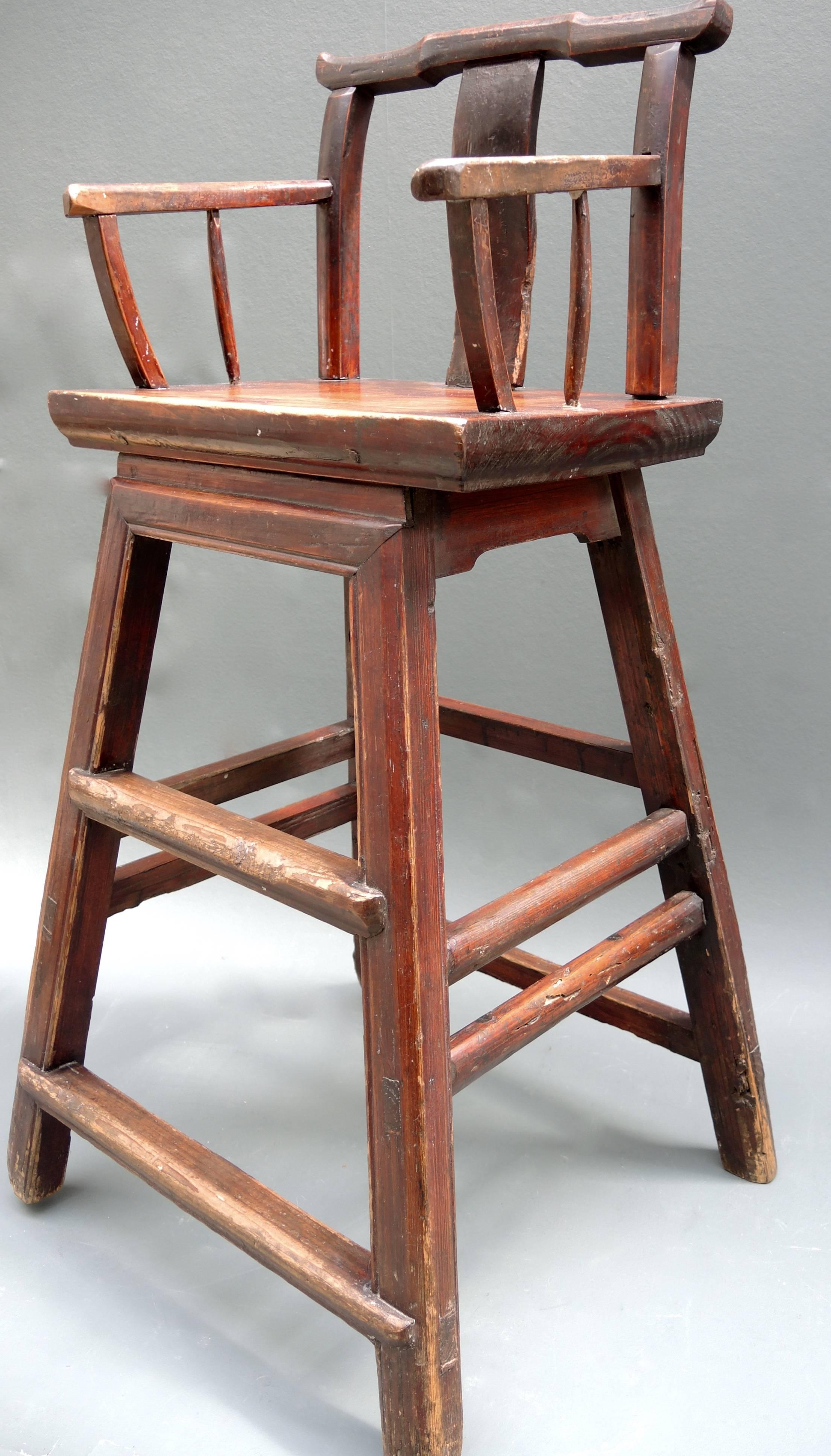 Qing Period 19th Century Chinese Childs High Chair In Good Condition For Sale In Antwerp, BE