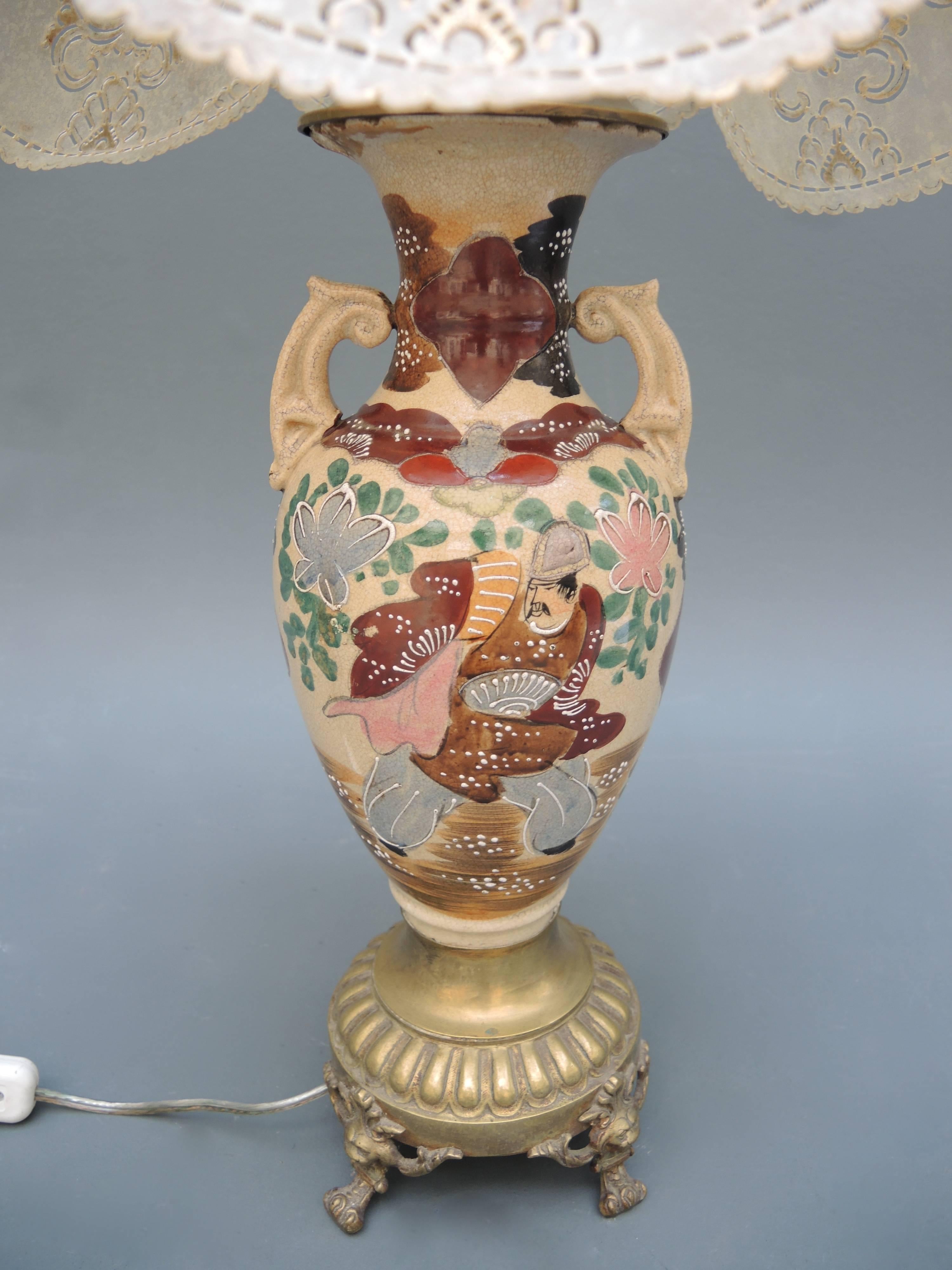 Japanese Porcelain and Bronze Table Lamp with Ornate Vellum Leather Shade In Good Condition For Sale In Antwerp, BE
