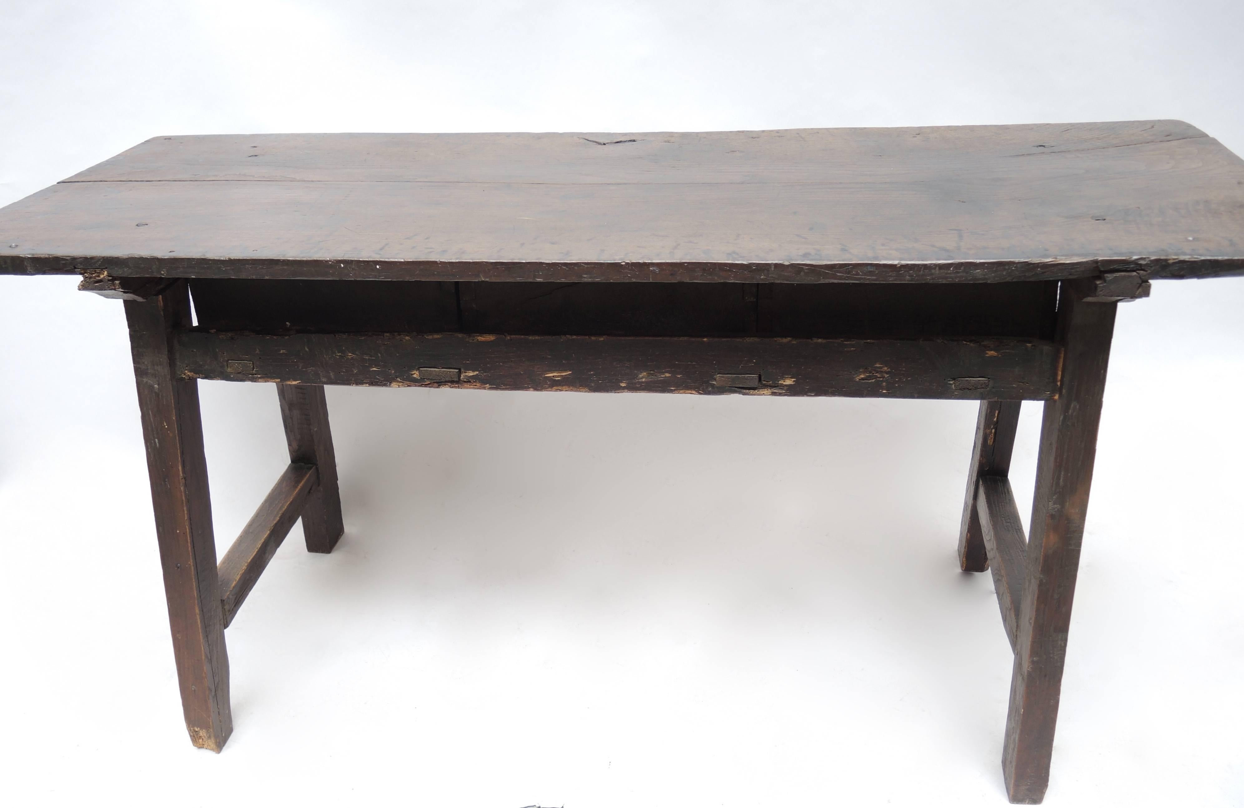 Period 17th Century Spanish Baroque Chestnut Trestle Table For Sale 1