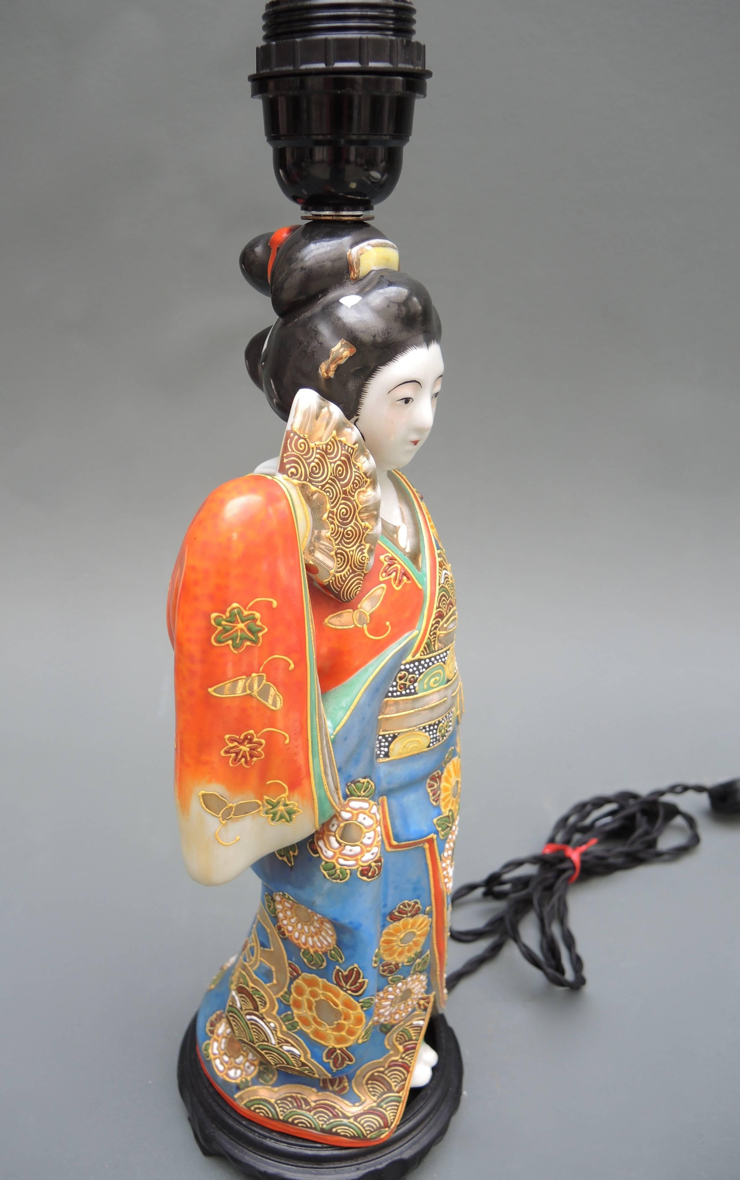 Taisho Japanese Satsuma Porcelain Statue Lamp Depicting a Geisha For Sale