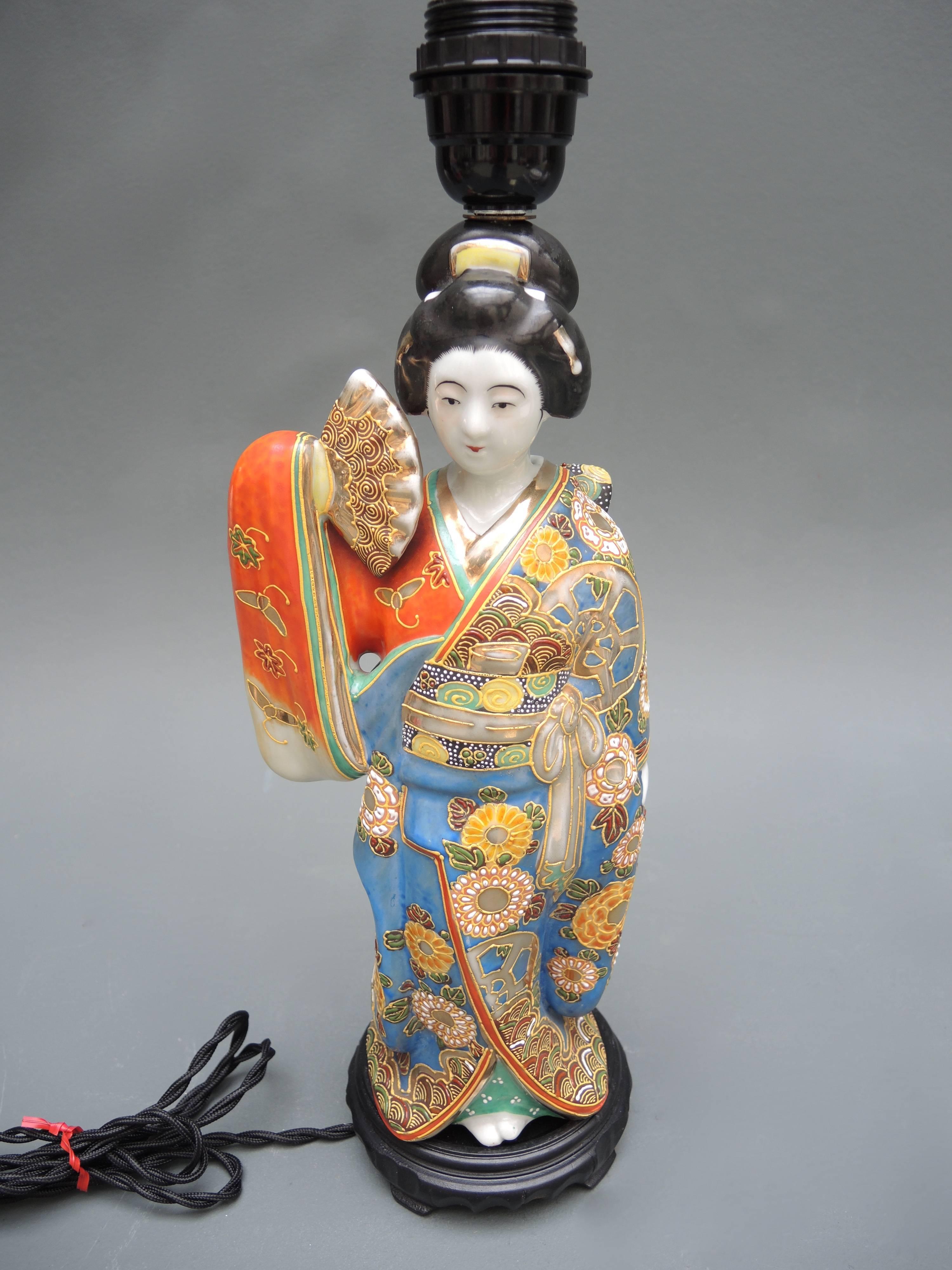 Japanese Satsuma porcelain moriage (raised enamel style glaze) decorated statue mounted as a table lamp, circa 1930.