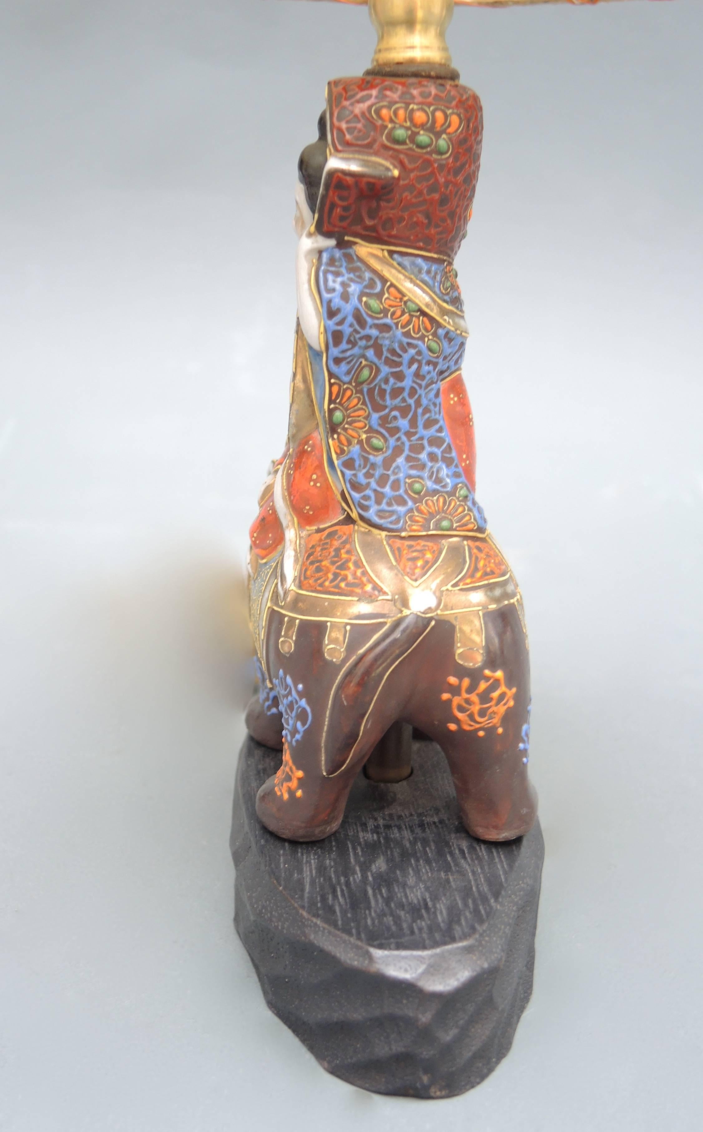 Japanese Satsuma Porcelain Lamp of the Goddess Kwan Yin Riding on an Elephant im Zustand „Gut“ im Angebot in Antwerp, BE