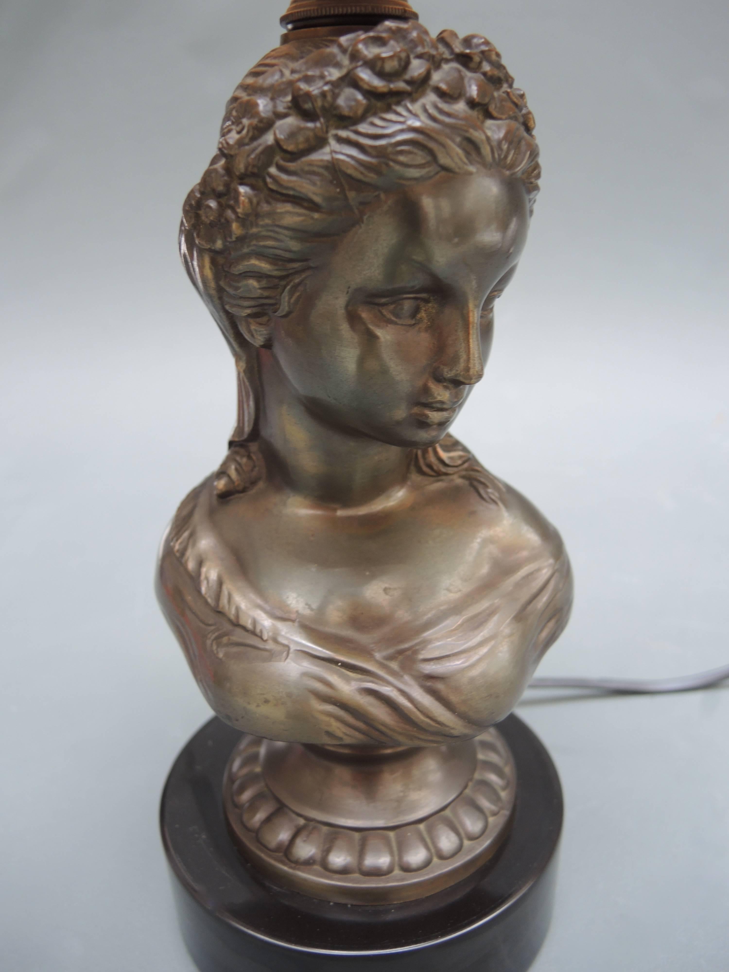 Figural Table Lamp of a Louis XVI Style Female Metal Bust In Good Condition For Sale In Antwerp, BE
