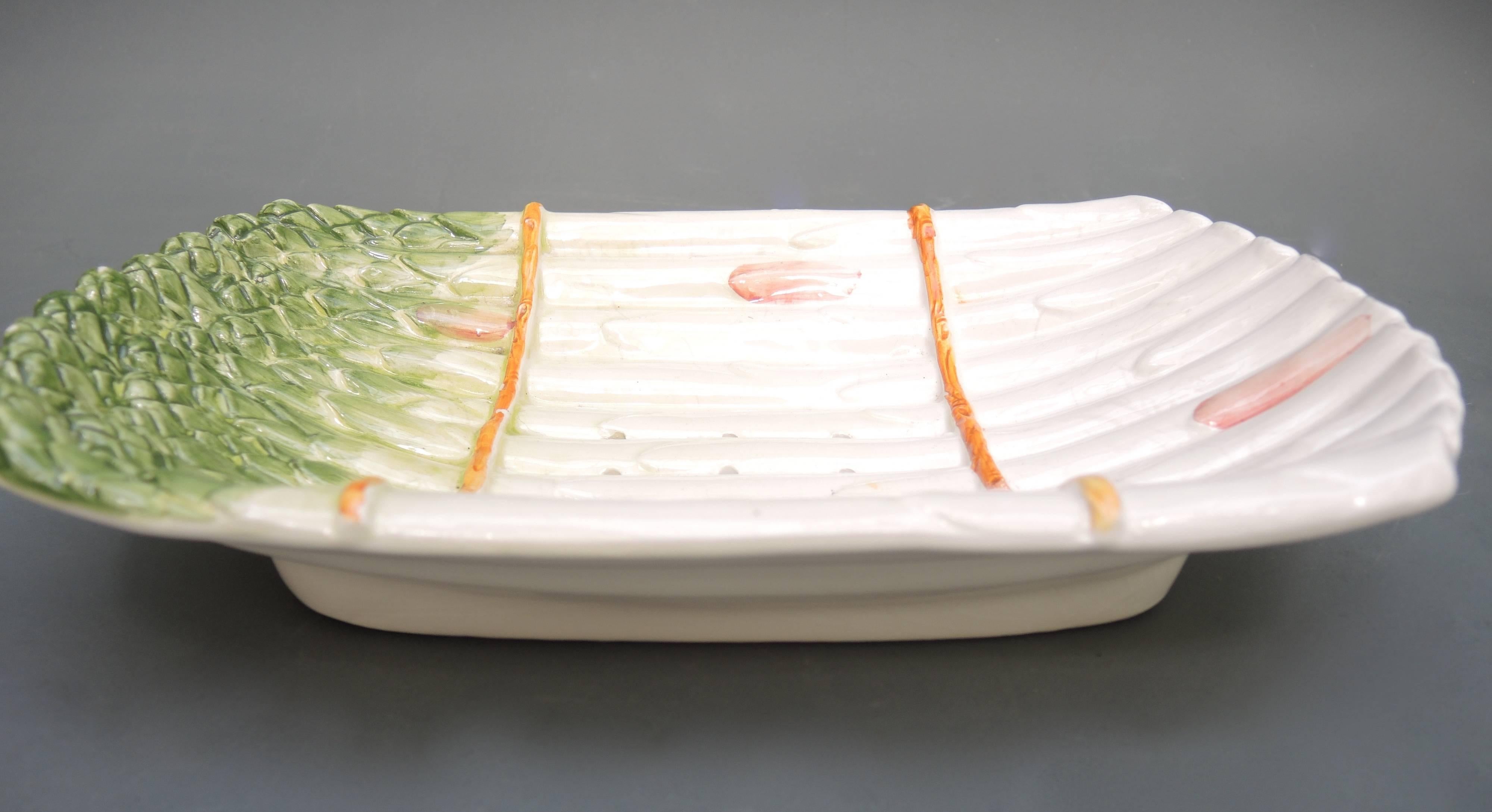 Vintage Italian Trompe L'oeil Asparagus Serving Dish  In Good Condition For Sale In Antwerp, BE