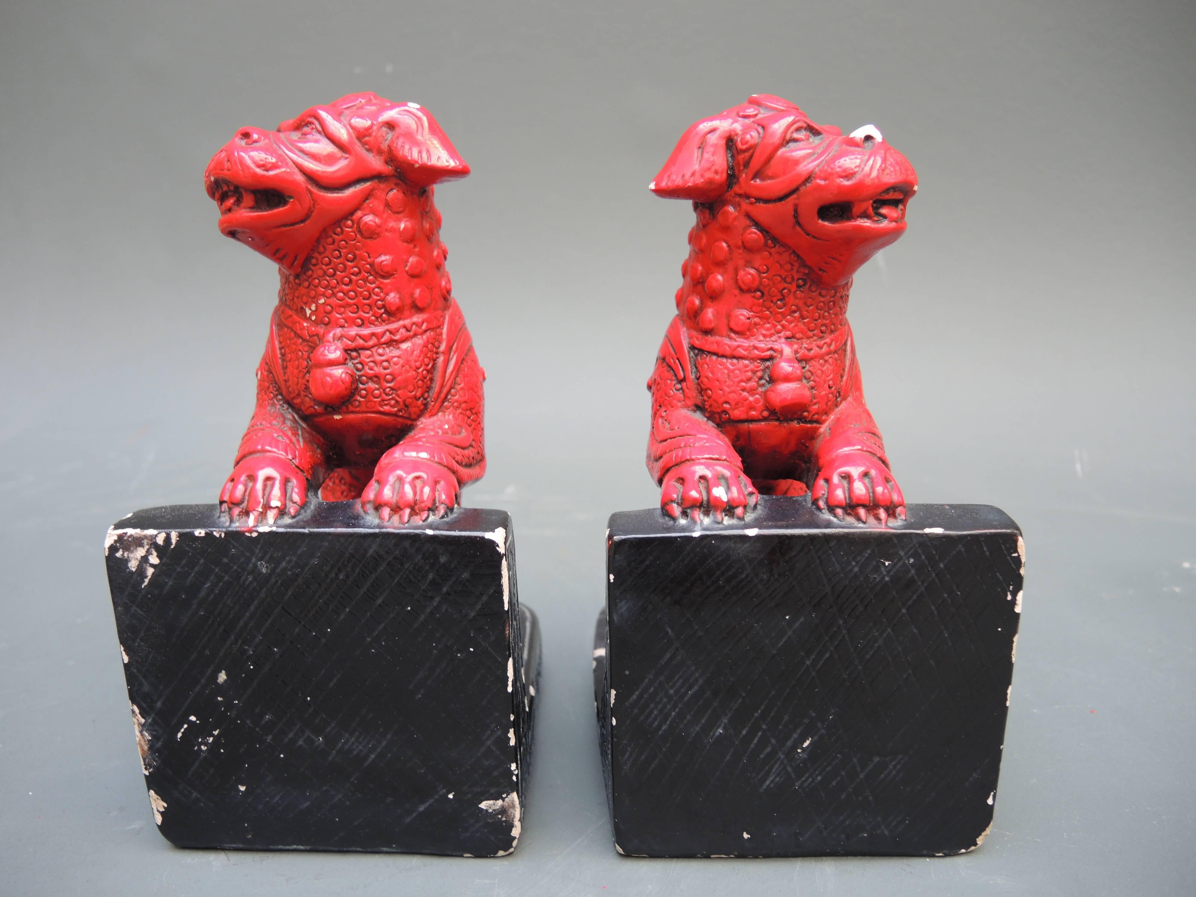 Pair of Hollywood Regency Red Lacquered Chinoiserie Foo Dog Book End Sculptures In Good Condition In Antwerp, BE