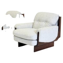 Beautiful Italian vintage armchair from the mid-century period, executed in a di