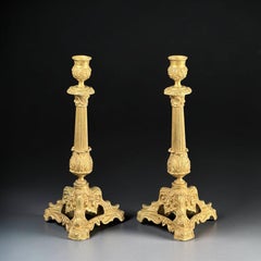 Par de candelabros franceses de estilo Luis XV, de bronce dorado, de finales del siglo XIX, 11"