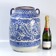 Vase en céramique marocain peint à la main, bleu et blanc, de la fin du XIXe siècle, 15,7 pouces