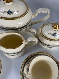 Servicio de té de porcelana fina «Grasmere Blue» de Minton para seis personas, Inglaterra, 11,02 pulgadas