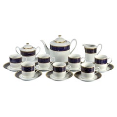 Schirnding Bavaria & Arturo Pasquinucci 17-Piece Porcelain Tea Service for Seven