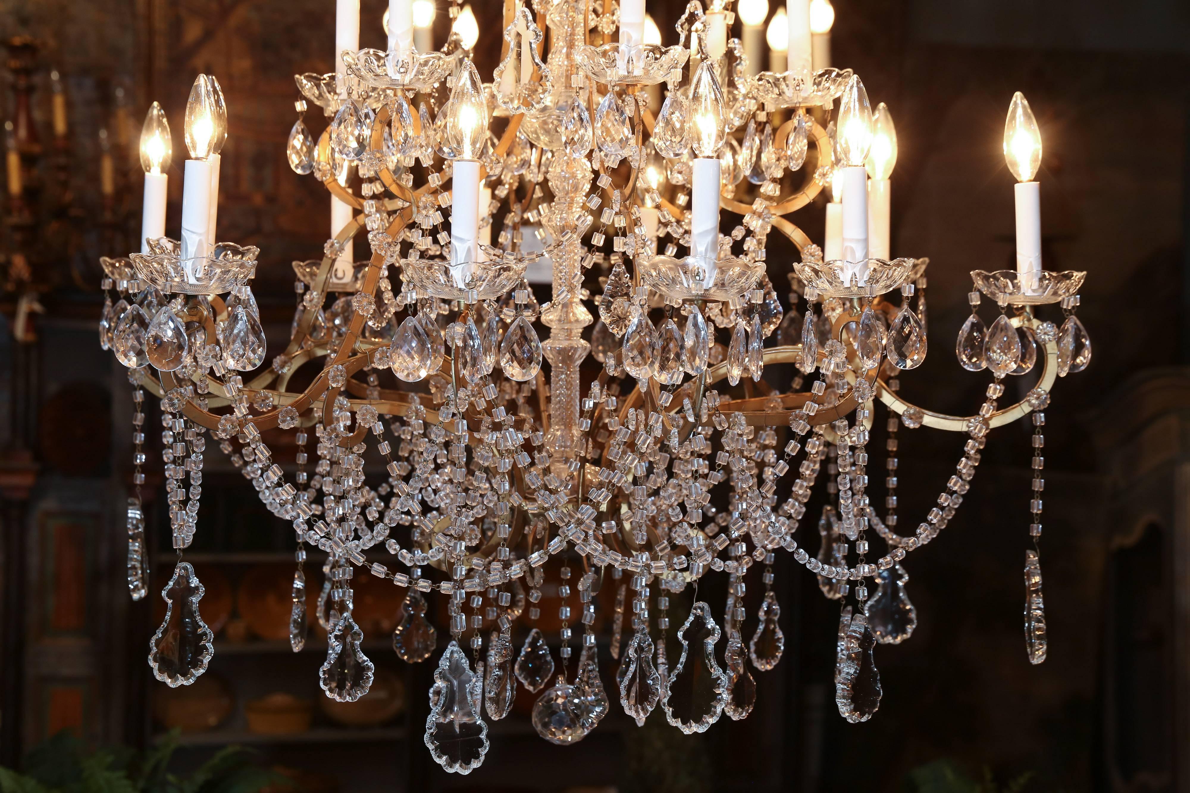 Polished Eighteen-Light Italian Antique Crystal  Beaded Chandelier For Sale