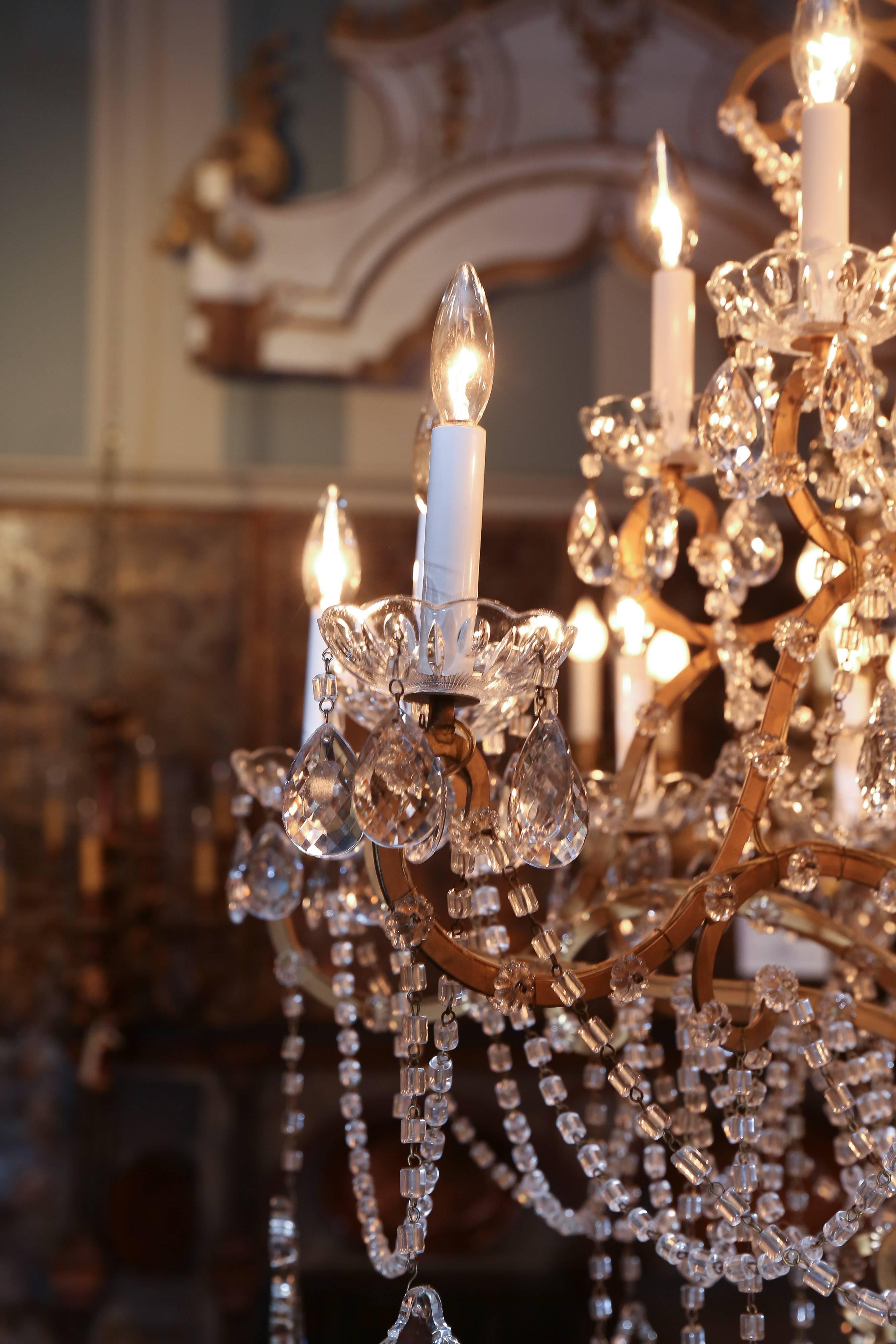 Eighteen-Light Italian Antique Crystal  Beaded Chandelier In Excellent Condition For Sale In Houston, TX