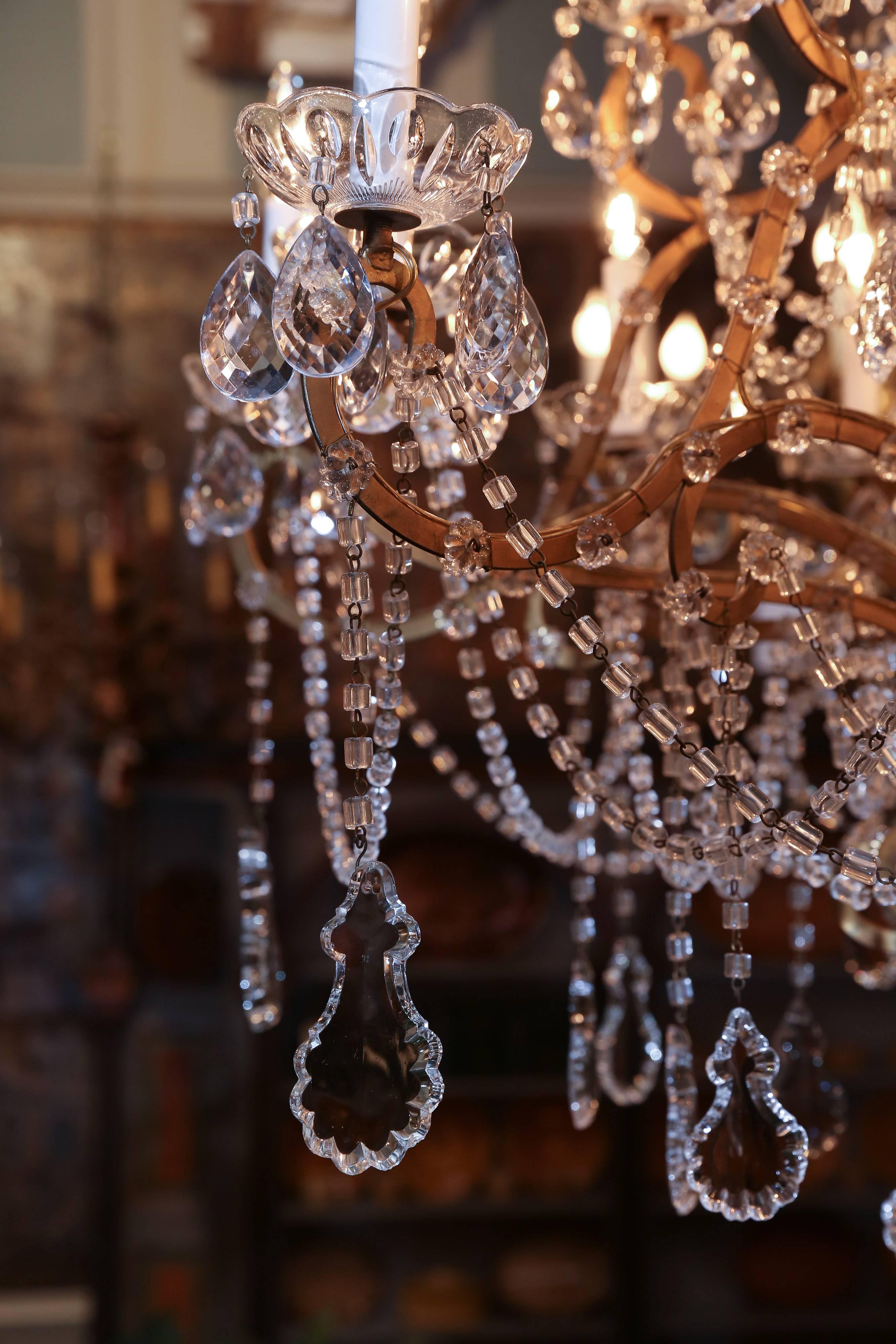 Eighteen-Light Italian Antique Crystal  Beaded Chandelier For Sale 1