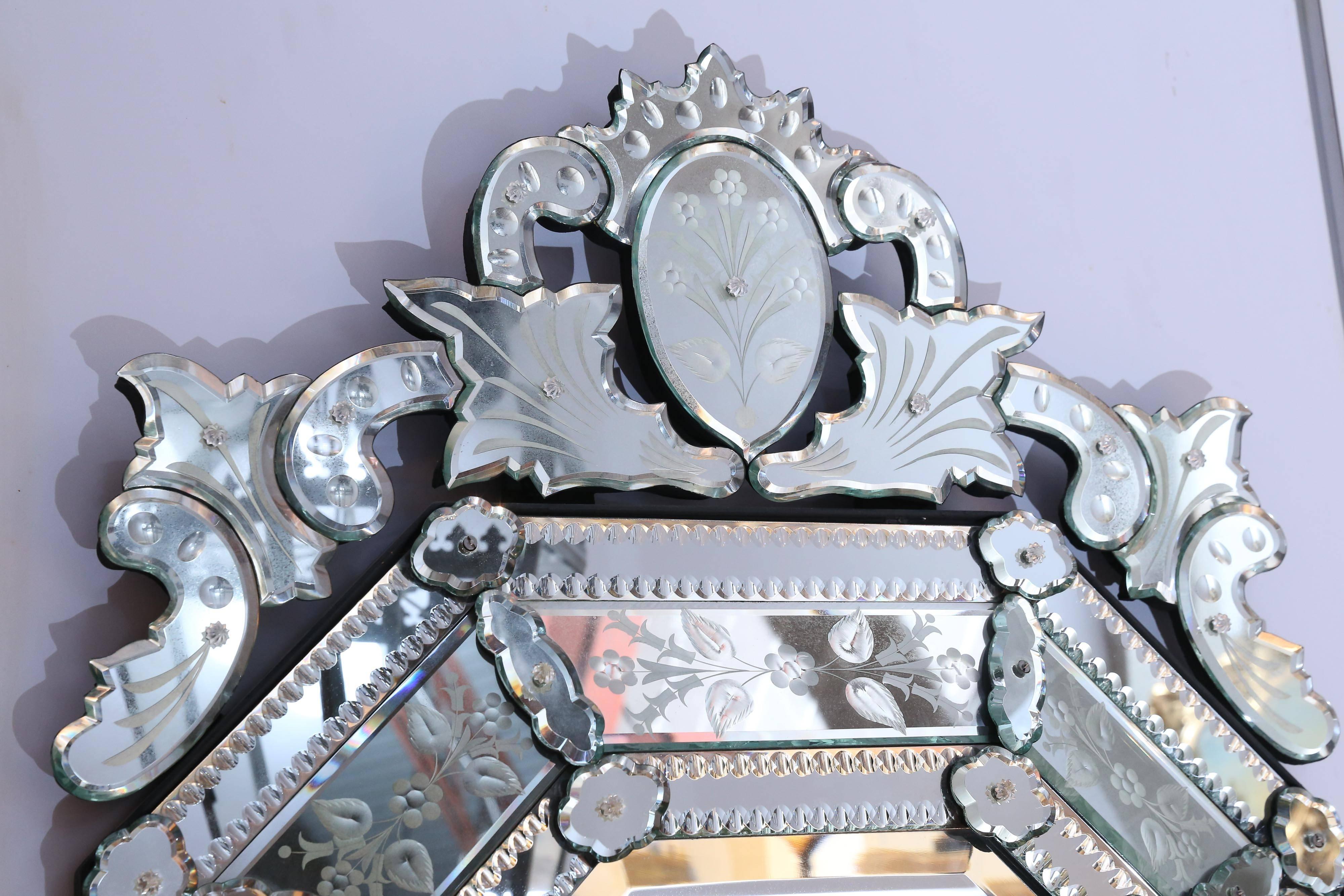 Very handsome octagonal venetian mirror with beveled and beaded panels
with rosettes. 
Etched panels surround the centre of the mirror.
Multi-piece cartouche crowns the top finishes the mirror very elegantly.
Inside mirror is 22