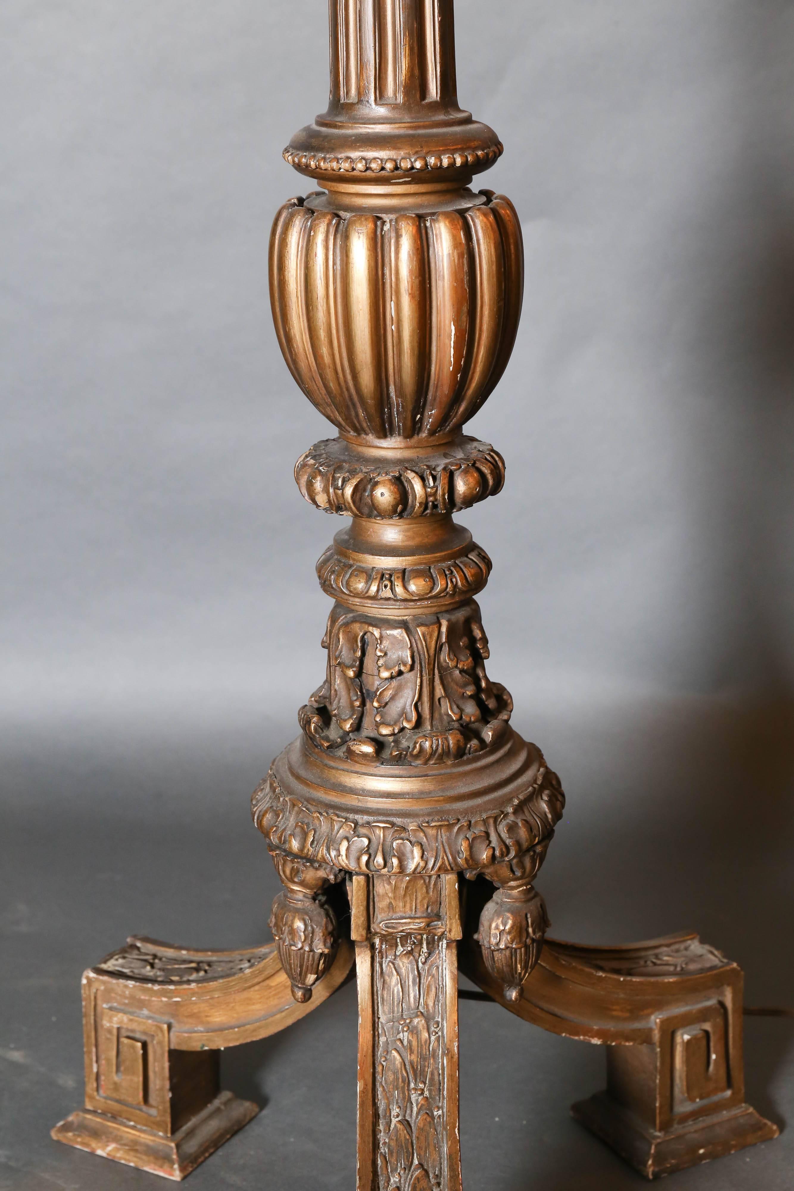 Wood Carved and Gilt Neoclassical Floor Lamp For Sale 1
