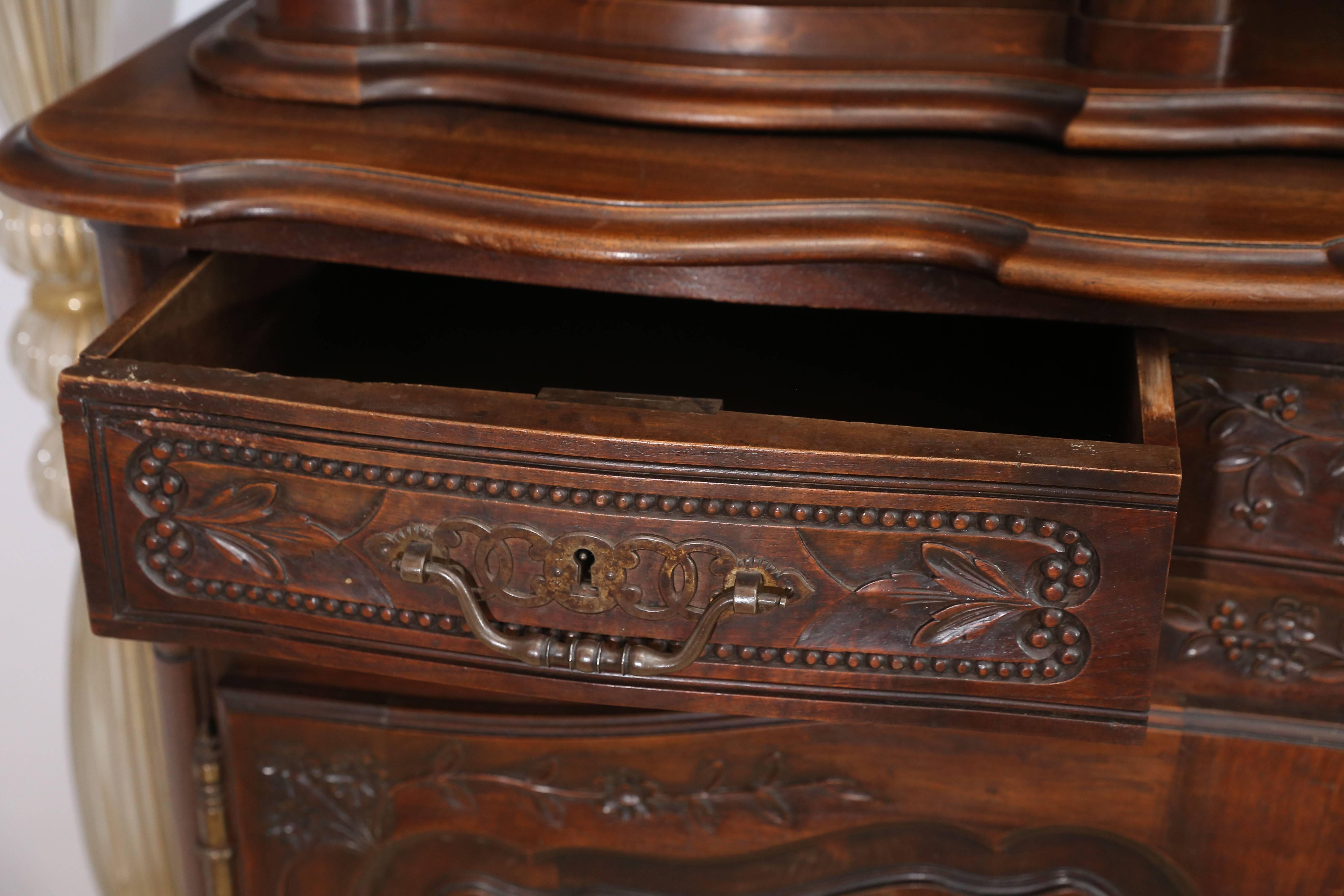 French Mahogany Vaisselier In Excellent Condition For Sale In Houston, TX