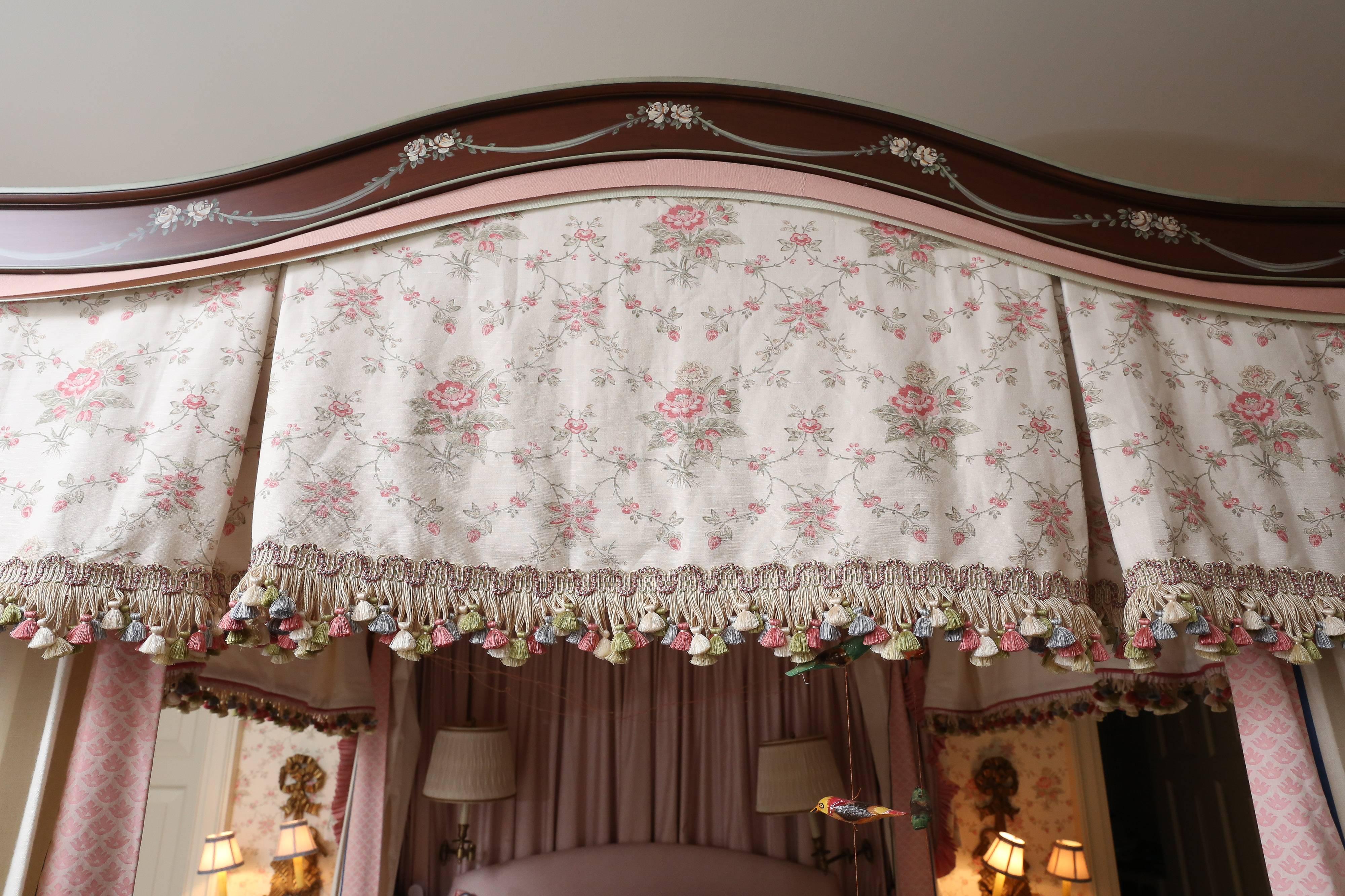 American  Julia Gray 4-Post Queen Bed