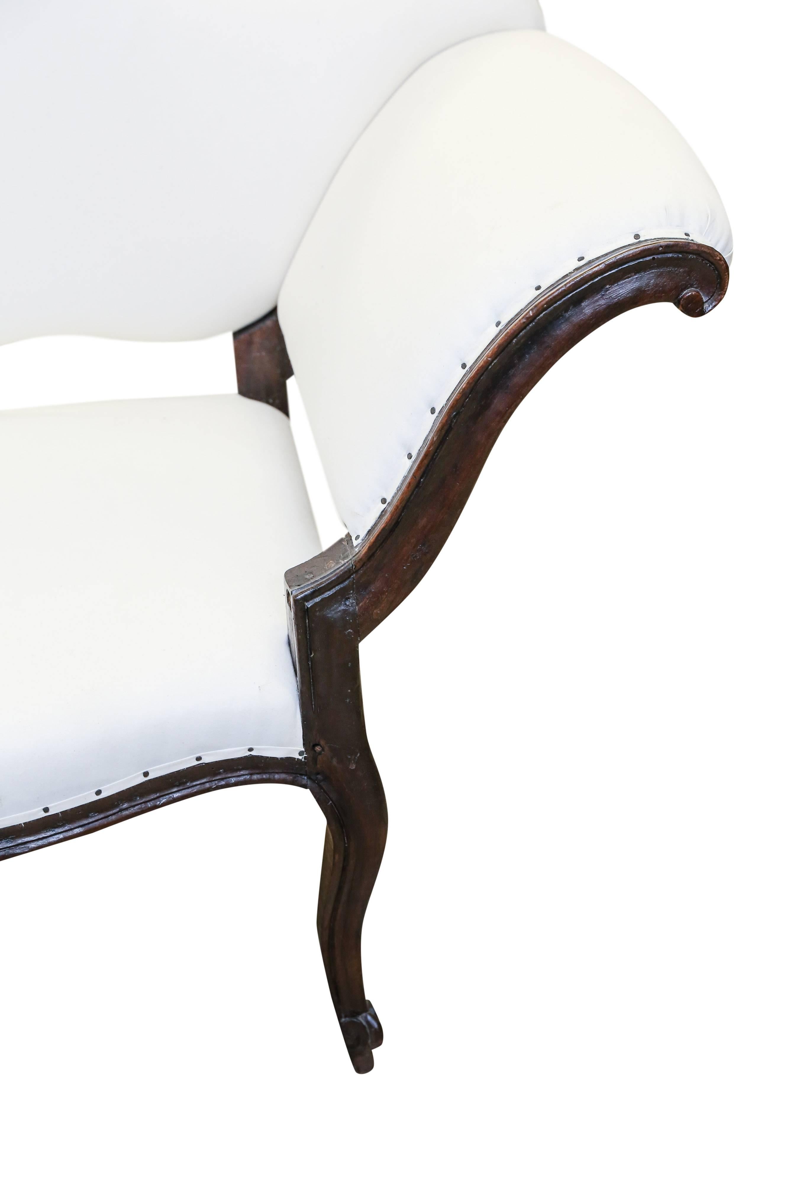 Classic walnut Venetian canape has a removal back so that piece becomes a bench.

Upholstered in white muslin.