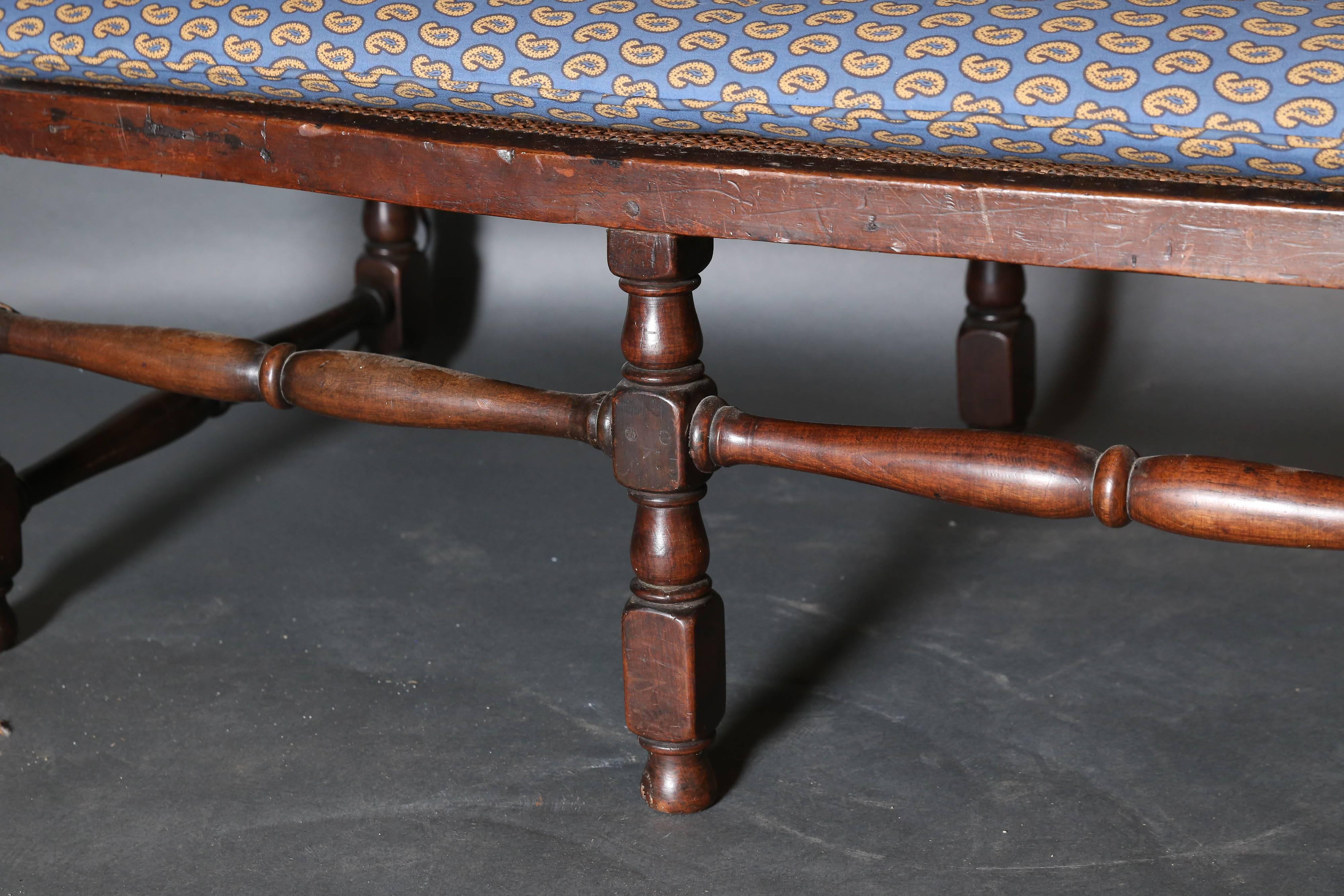 19th Century Charles II Walnut and Cane Daybed/Chaise In Good Condition For Sale In Houston, TX