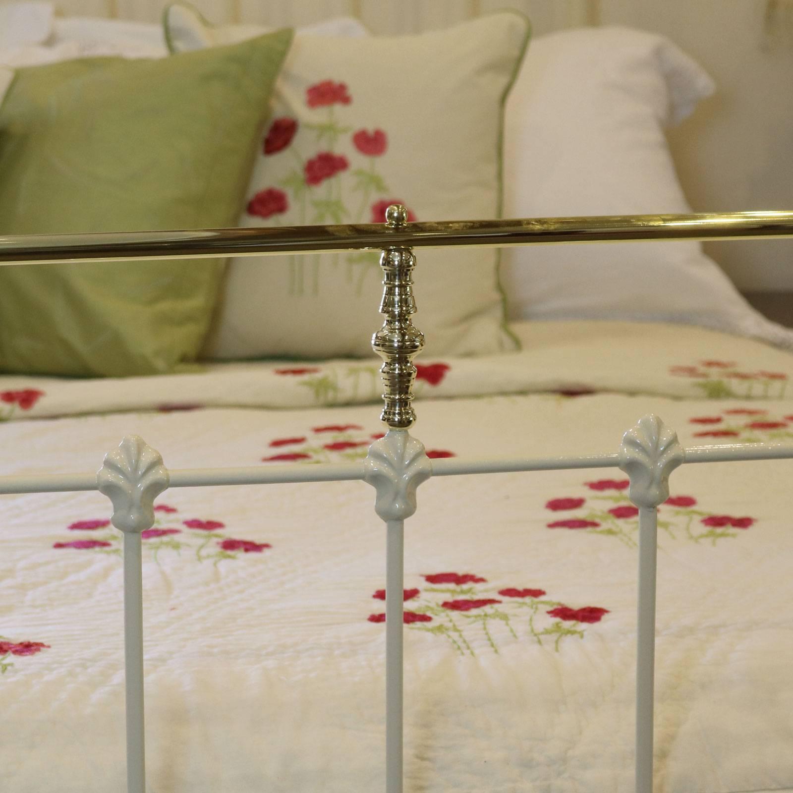 Brass and Iron Bed in Cream, MK78 In Excellent Condition In Wrexham, GB