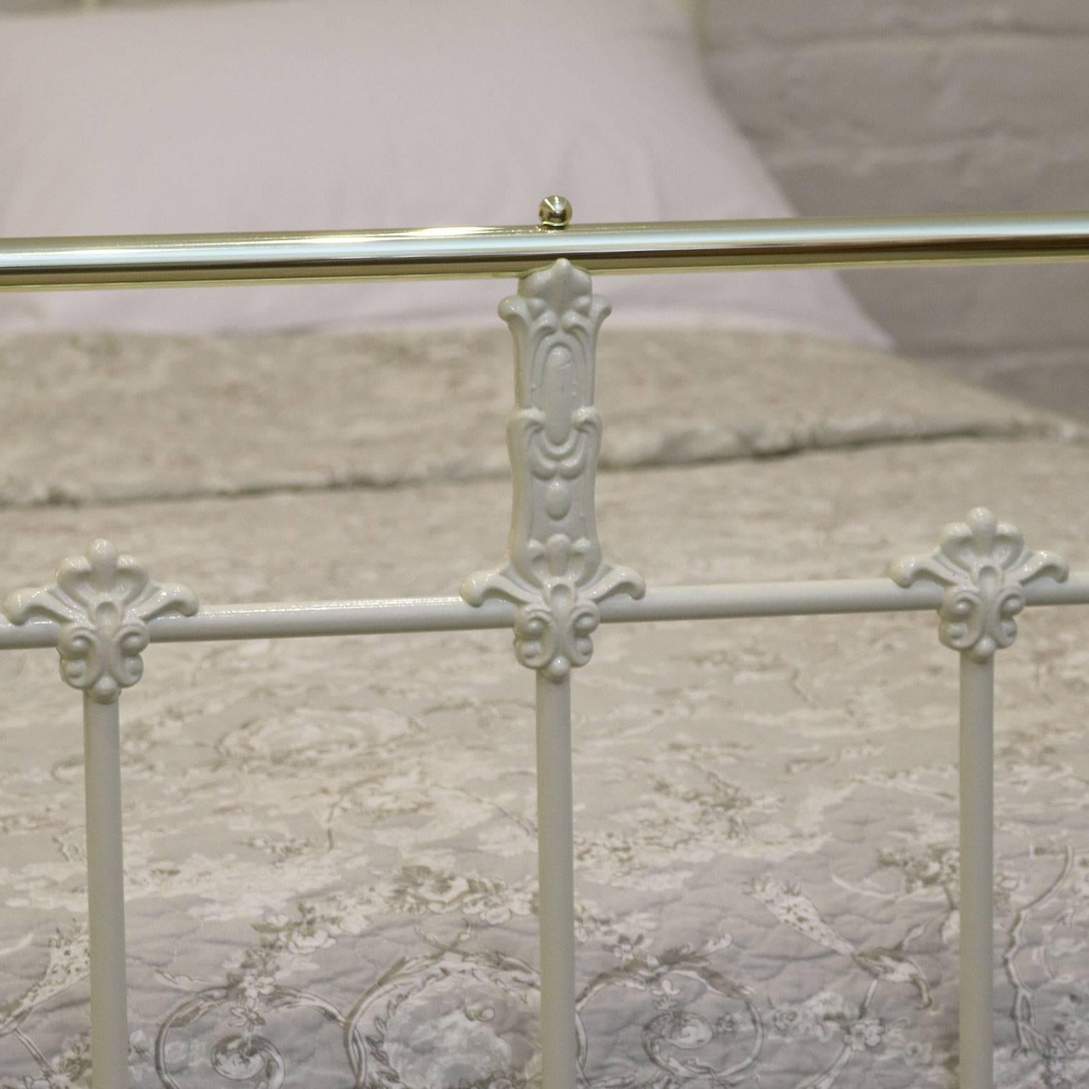 Double Victorian Brass and Iron Bed in Cream MD47 In Excellent Condition In Wrexham, GB